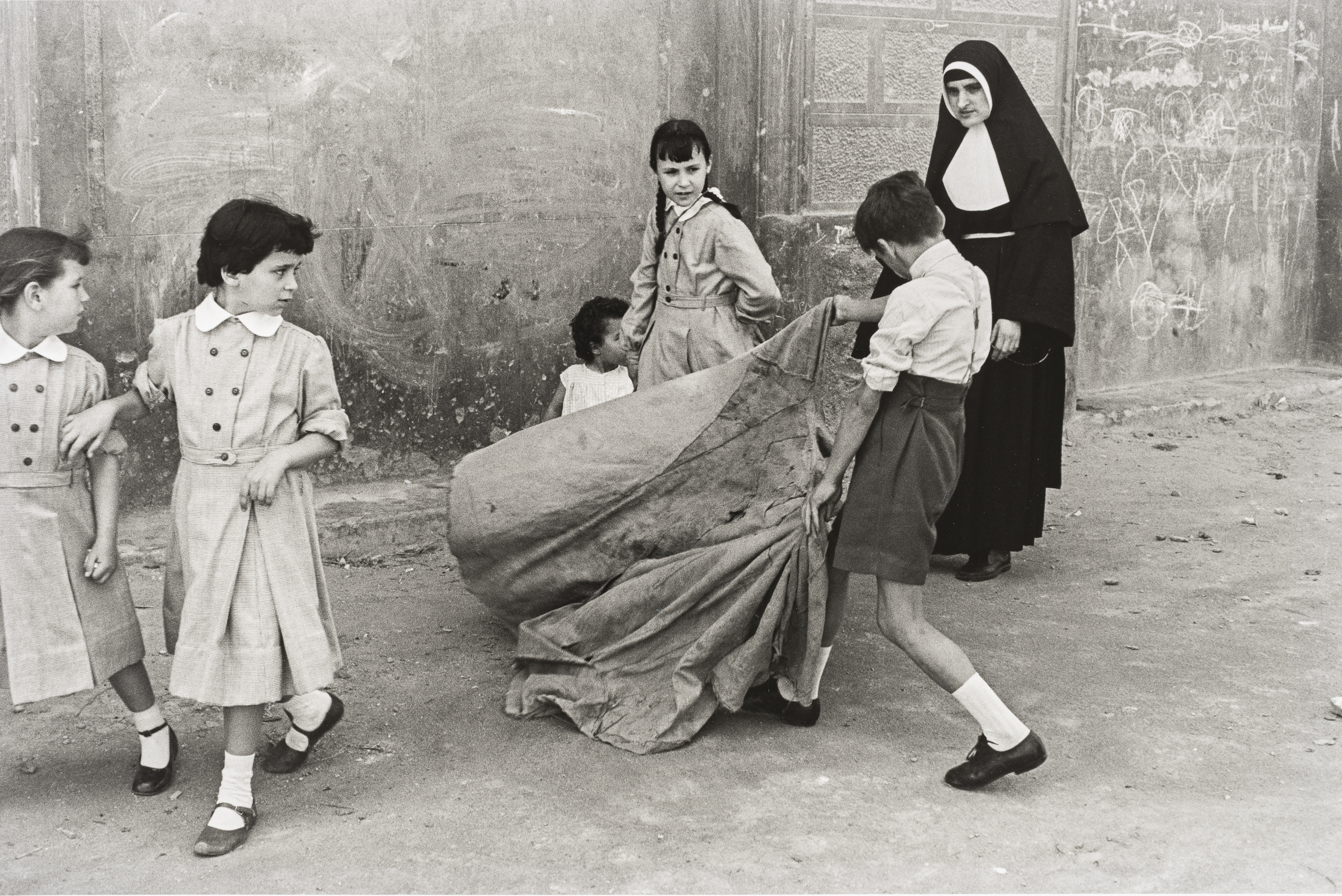 image for: Oriol Maspons - Fotografia per al llibre «Toreo de salón. Farsa con acompañamiento de clamor y murga», de Camilo José Cela - 1962 (tiratge posterior)
