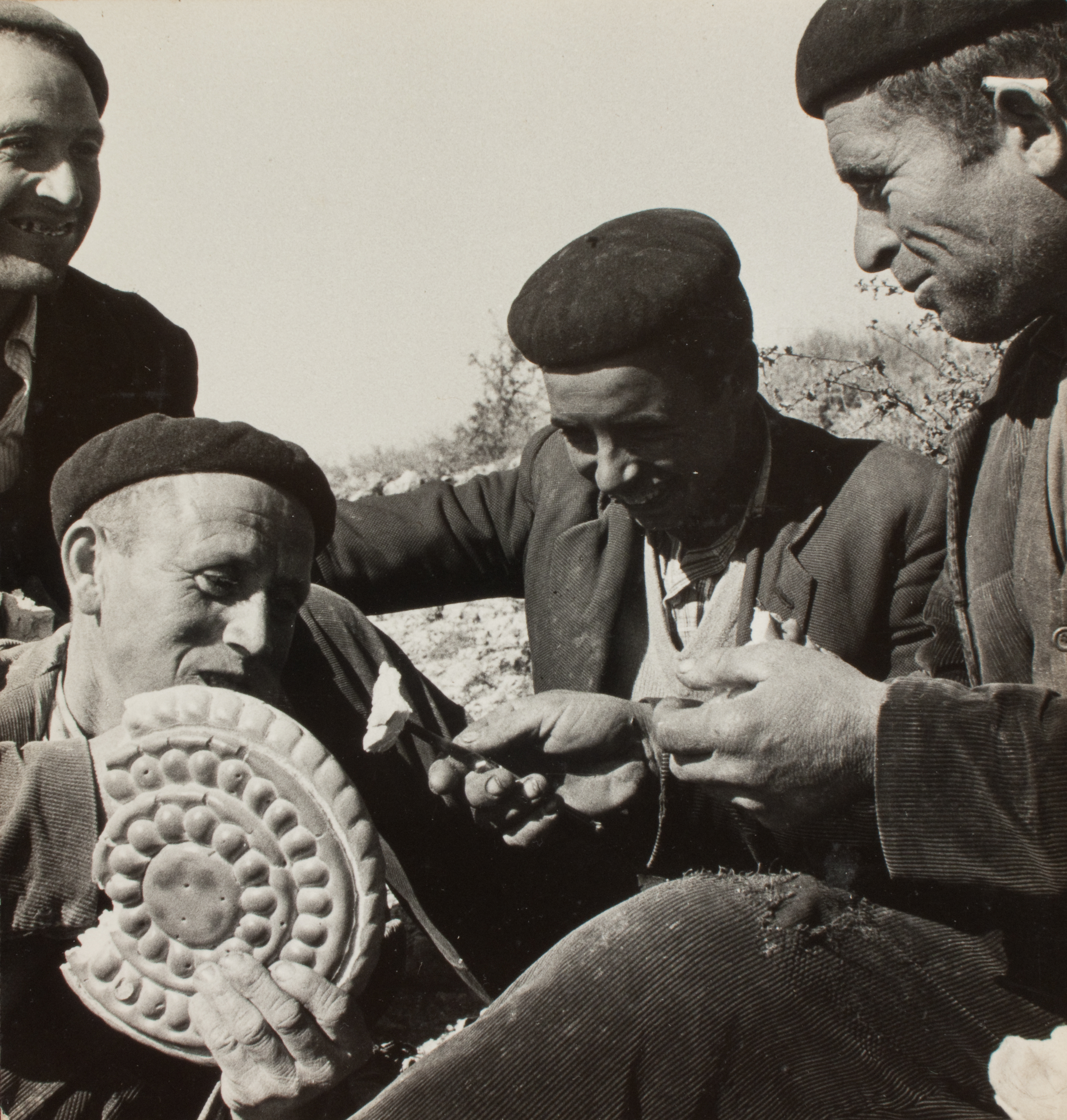 image for: Oriol Maspons - Fotografia per al llibre «La caza de la perdiz roja», de Miguel Delibes - 1962