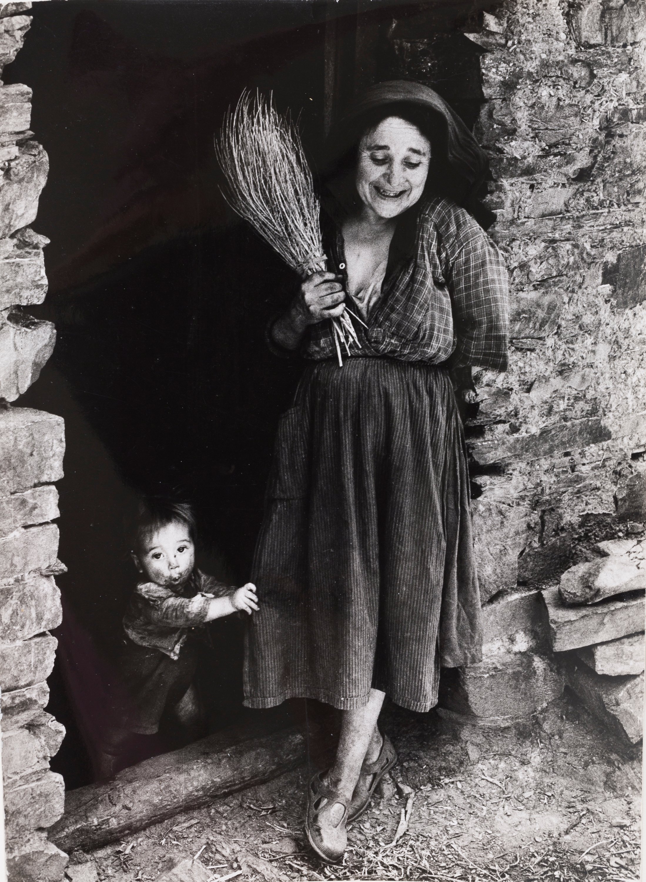 image for: Oriol Maspons - Femme de Las Hurdes. Fotografia per al llibre «Caminando por Las Hurdes», d'Antonio Ferres i Armando López Salinas - 1960
