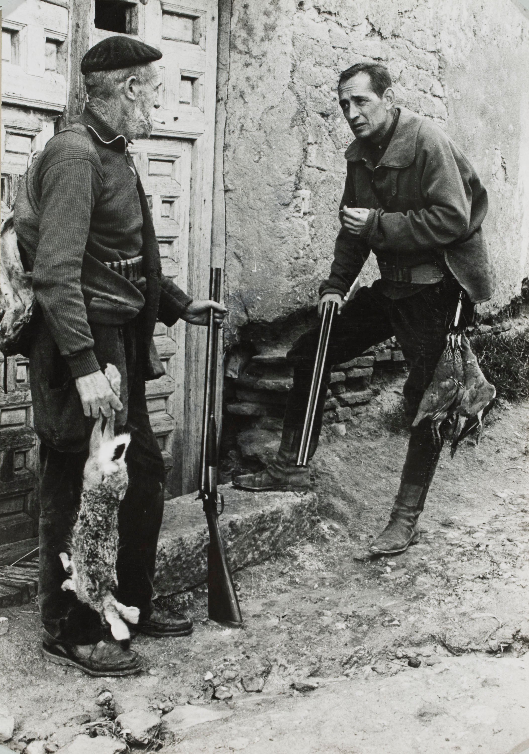 image for: Oriol Maspons - El Barbas i Miguel Delibes. Fotografia per al llibre «La caza de la perdiz roja», de Miguel Delibes - 1962
