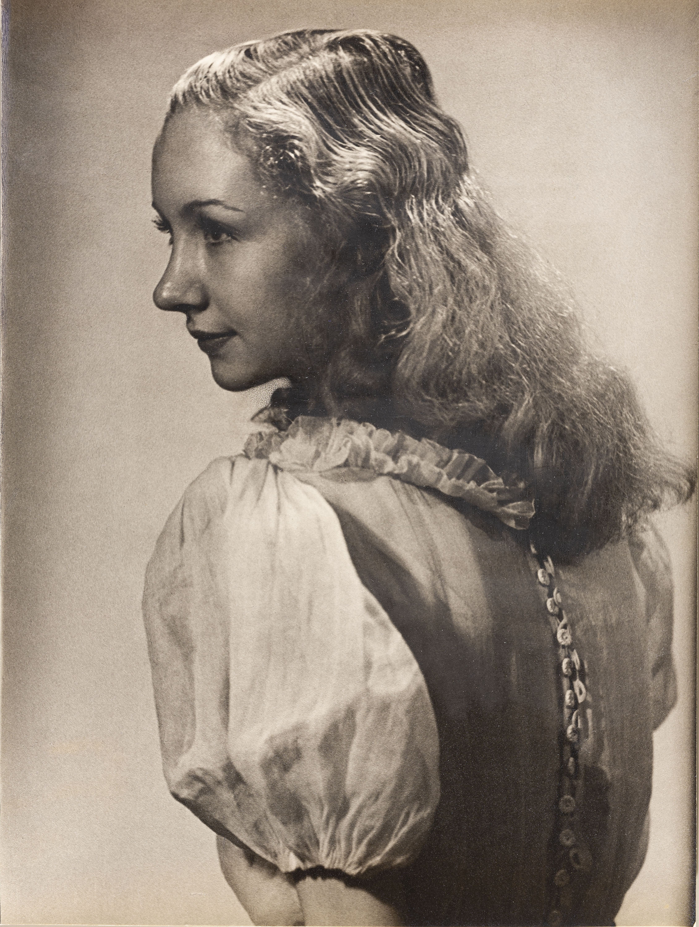 image for: Otho Lloyd - Retrat de noia - Cap a 1944-1950