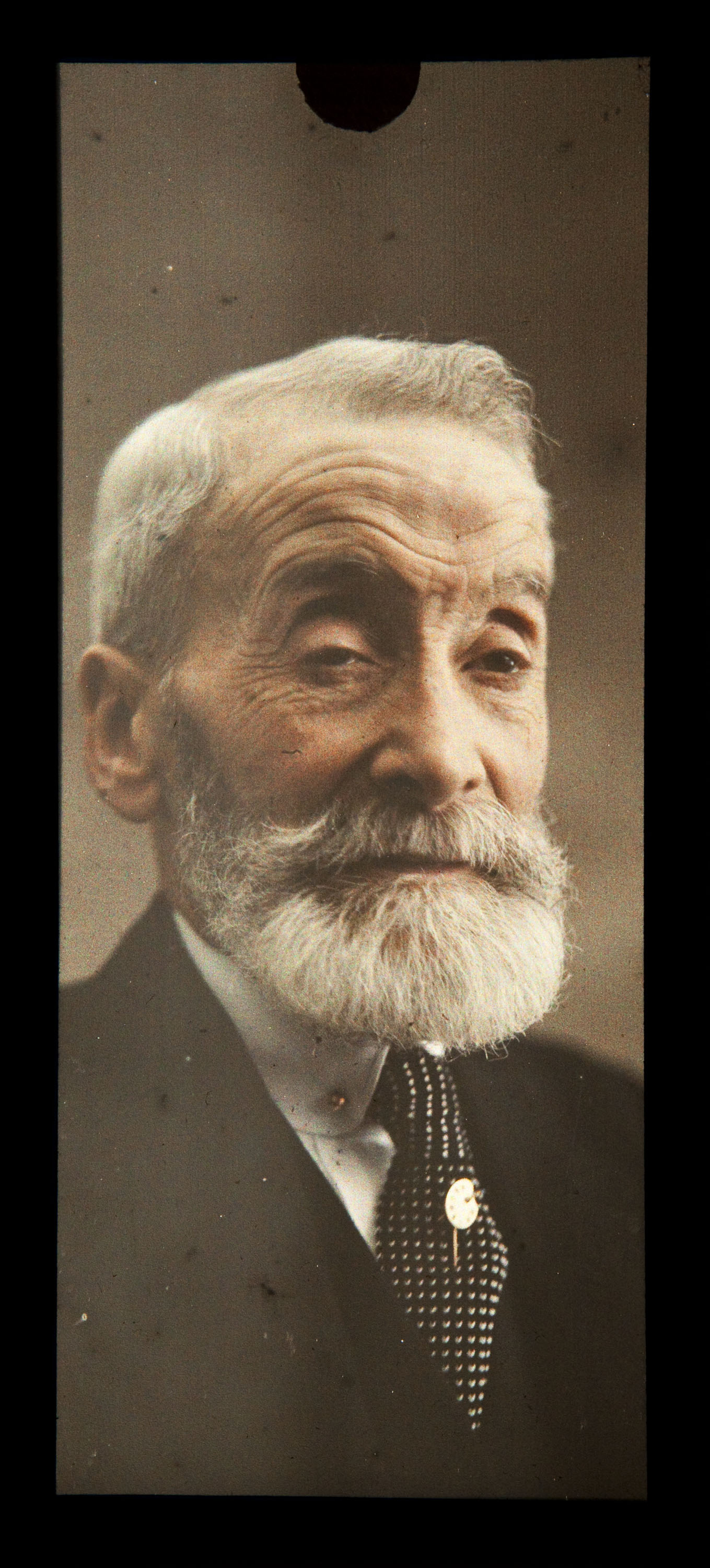 image for: Francesc Carrera Bou - Autoretrat - Cap a 1924