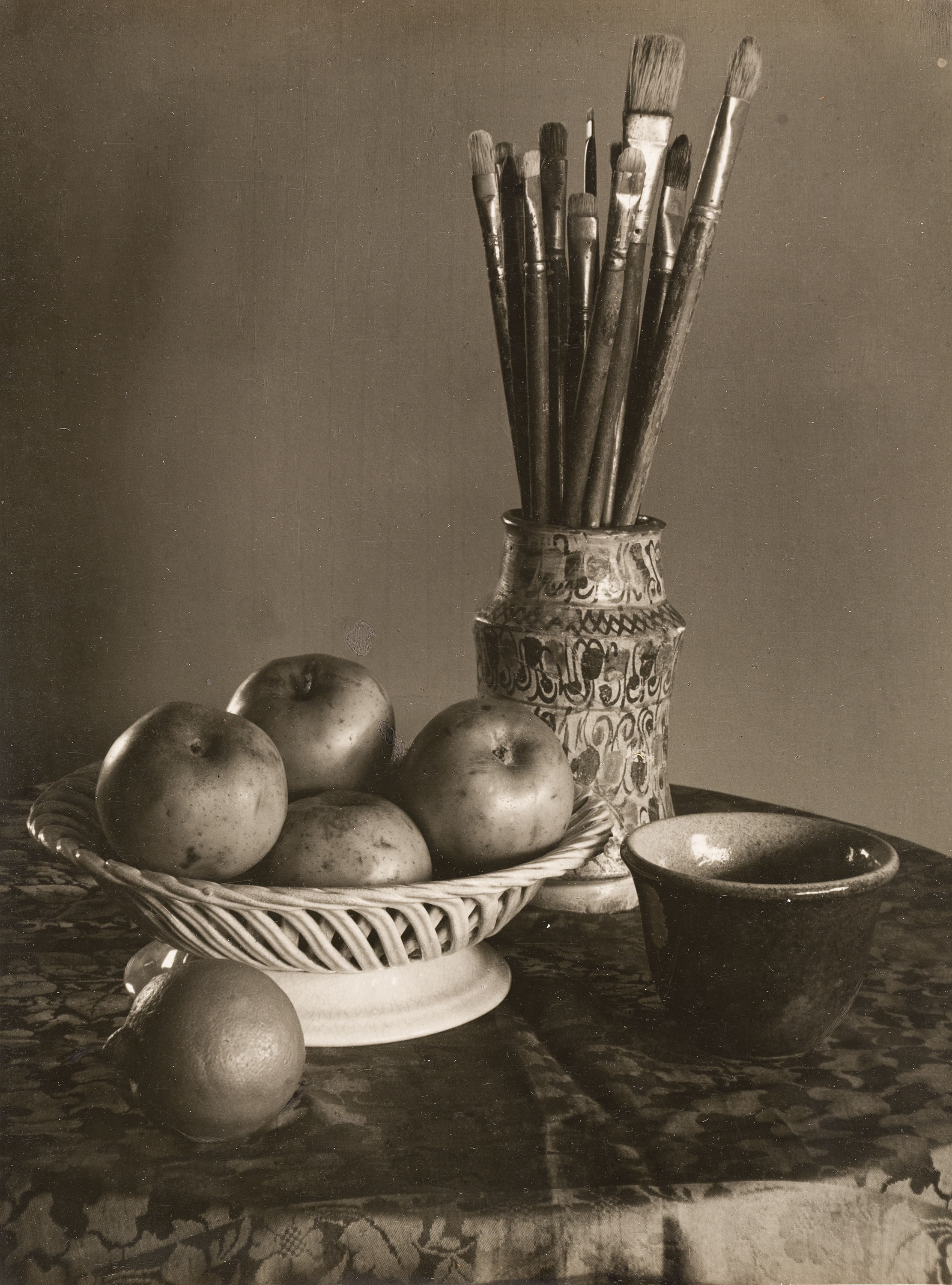 image for: Otho Lloyd - Natura morta - Cap a 1945