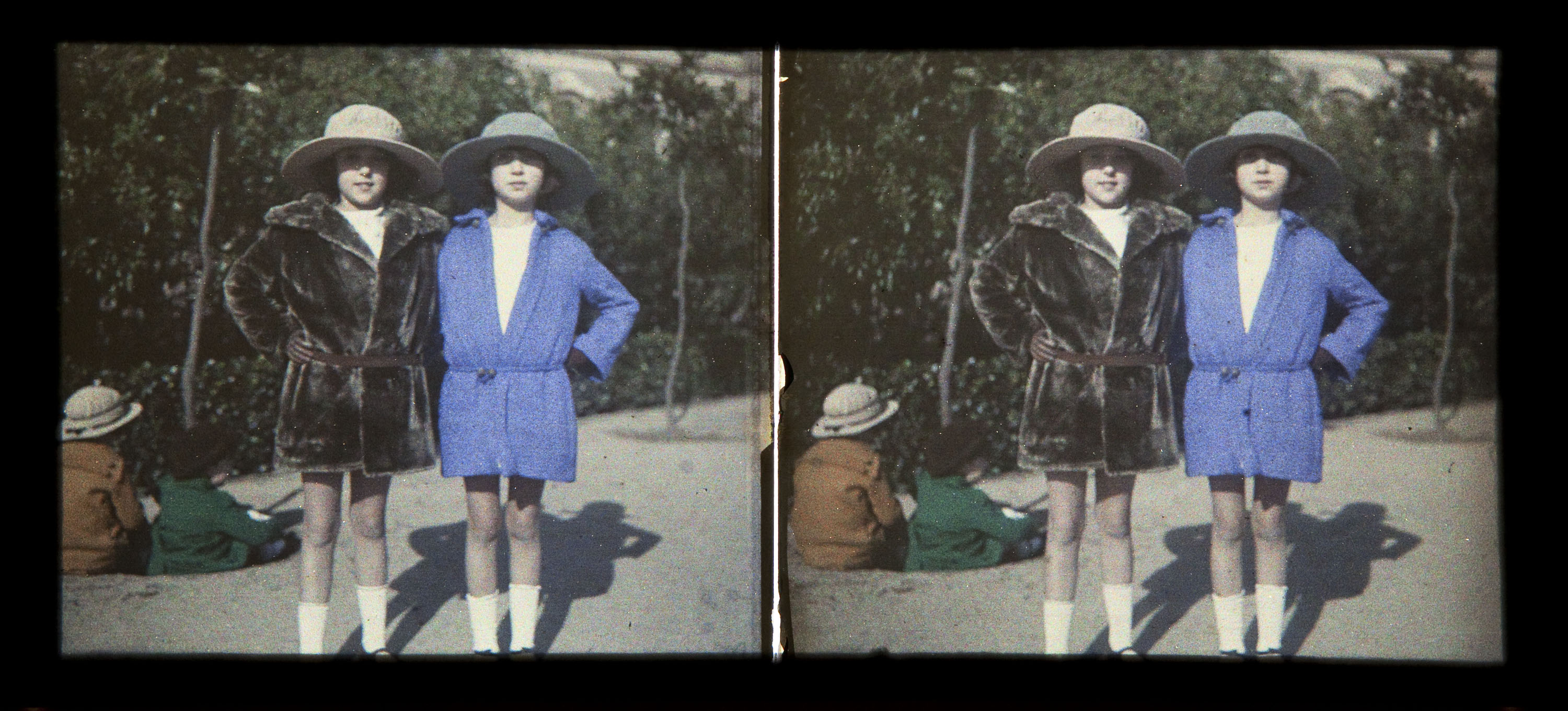 image for: Francesc Carrera Bou - Nenes en un jardí - Cap a 1922-1926