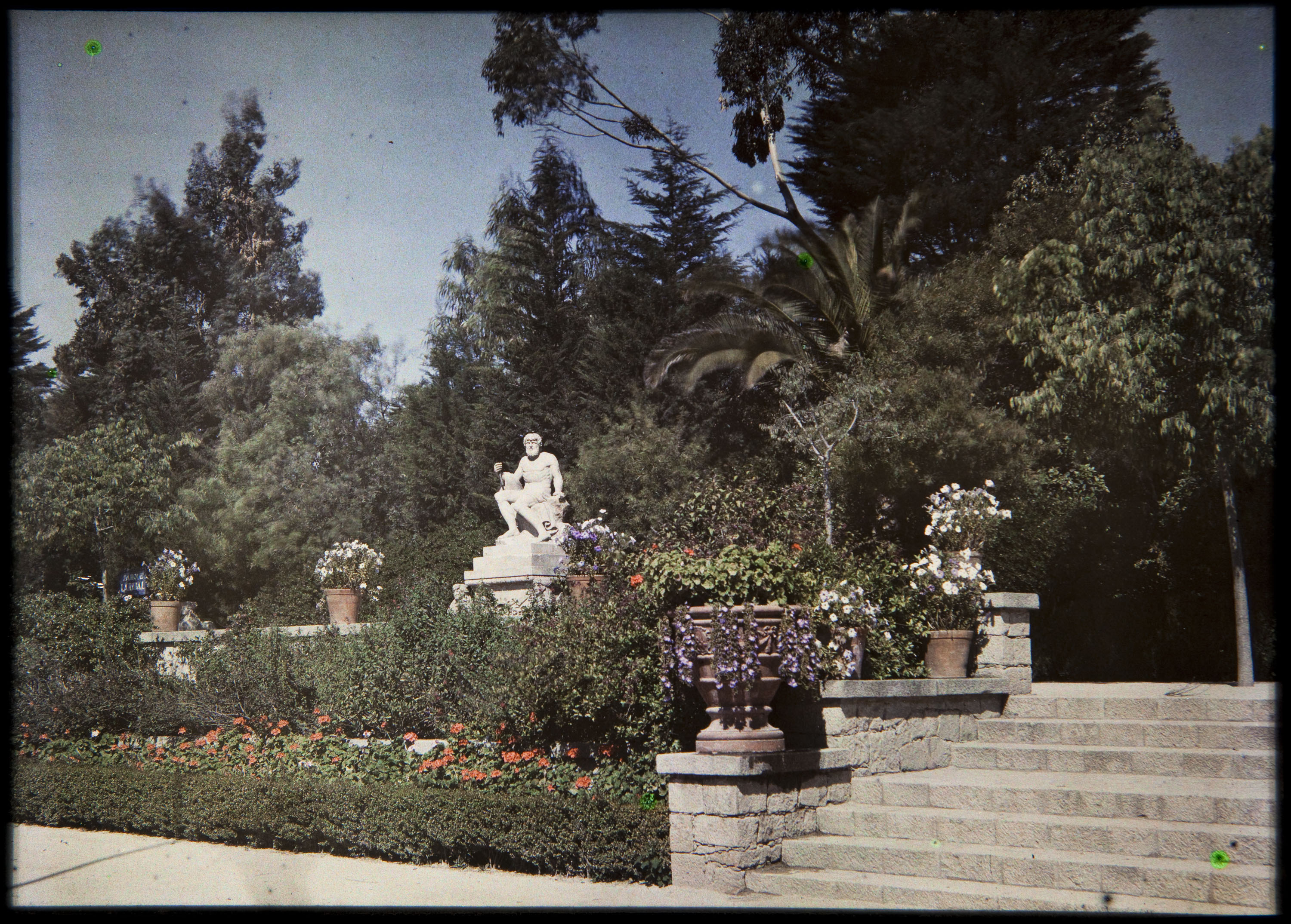 image for: Francesc Carrera Bou - Estàtua de Neptú al parc Laribal de Montjuïc (Barcelona) - Cap a 1926
