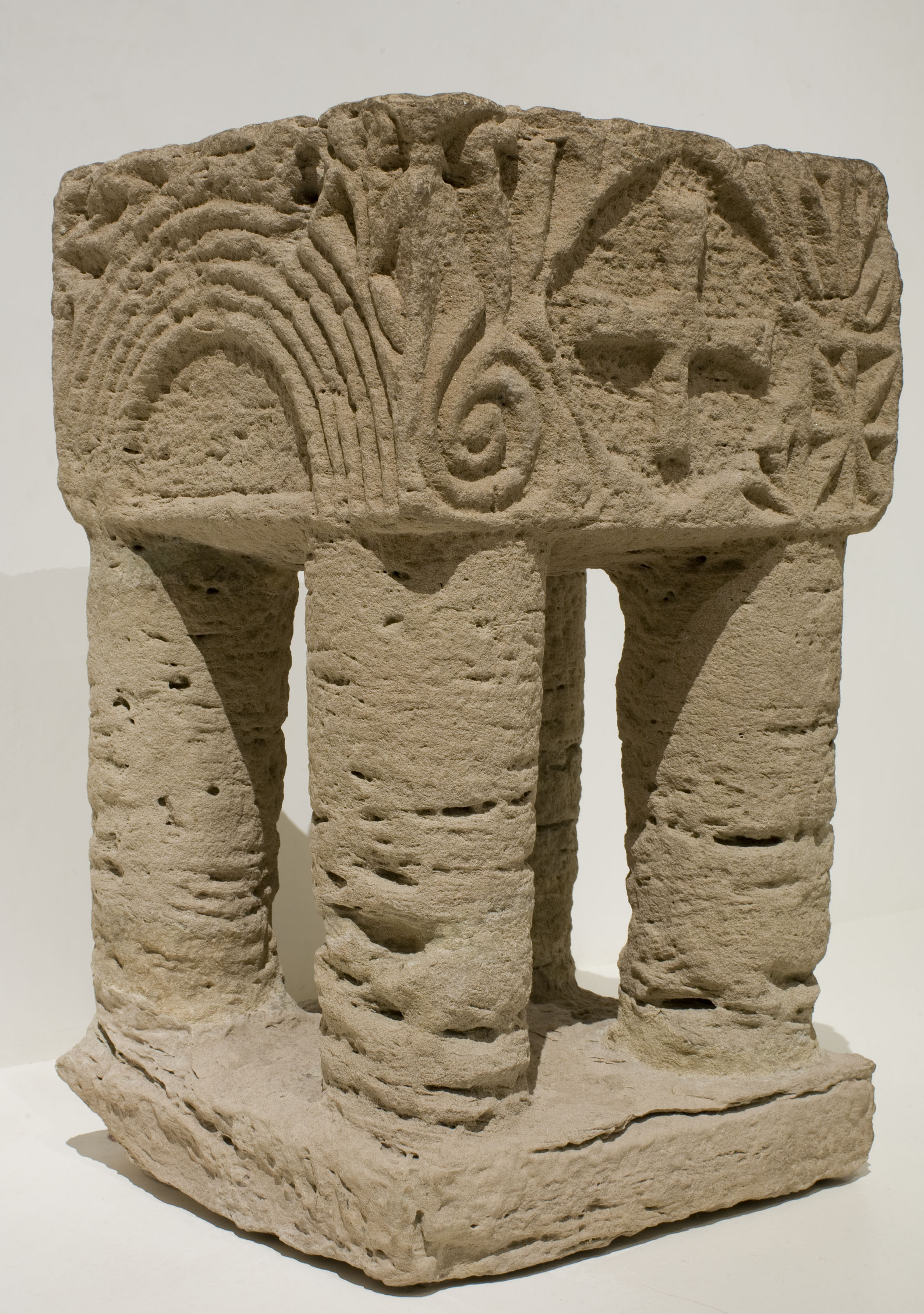 image for: Anònim - Suport d'altar (reutilitzat com a pica beneitera) - Primera meitat del segle XIII [2]