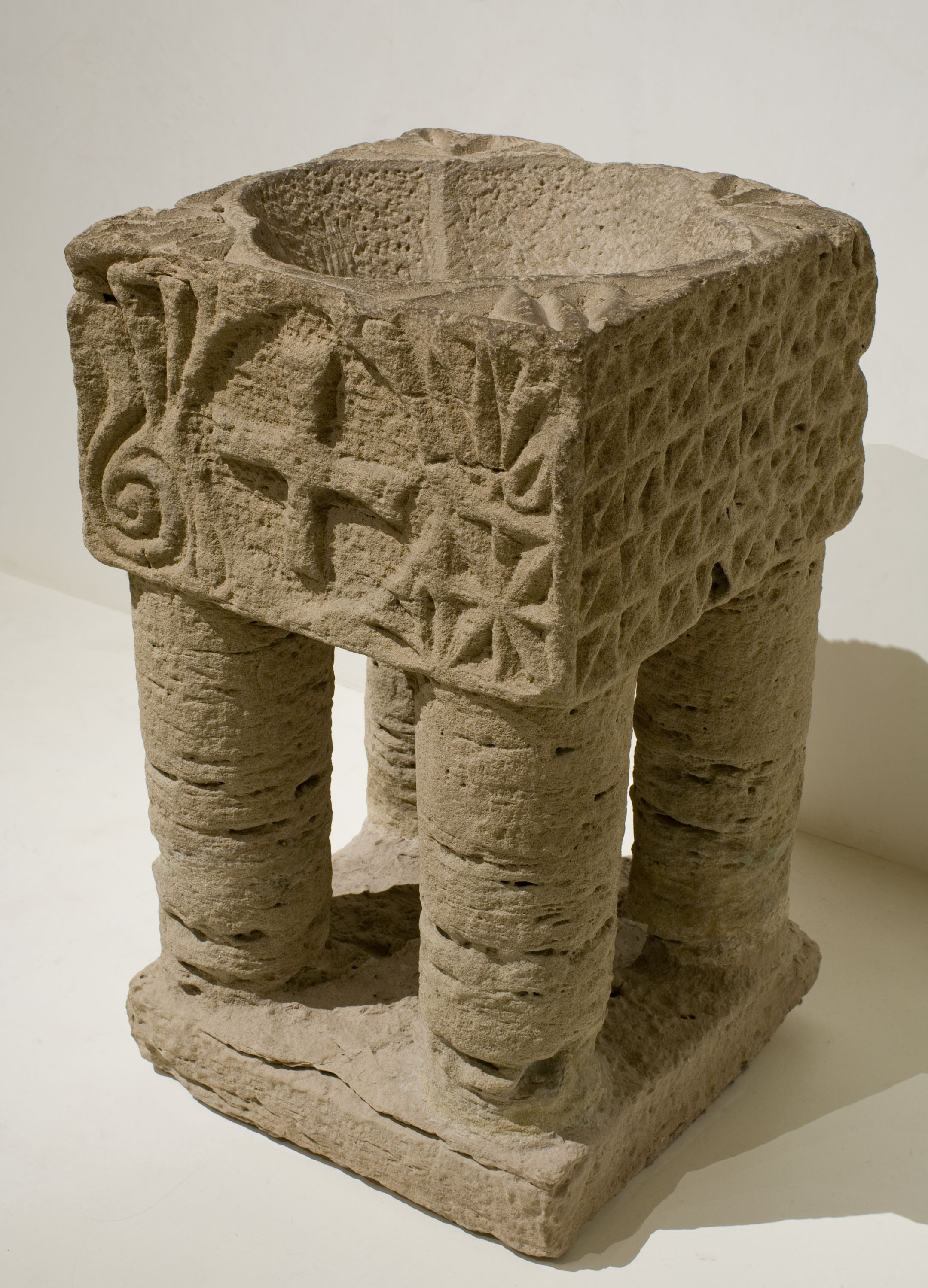 image for: Anònim - Suport d'altar (reutilitzat com a pica beneitera) - Primera meitat del segle XIII [1]