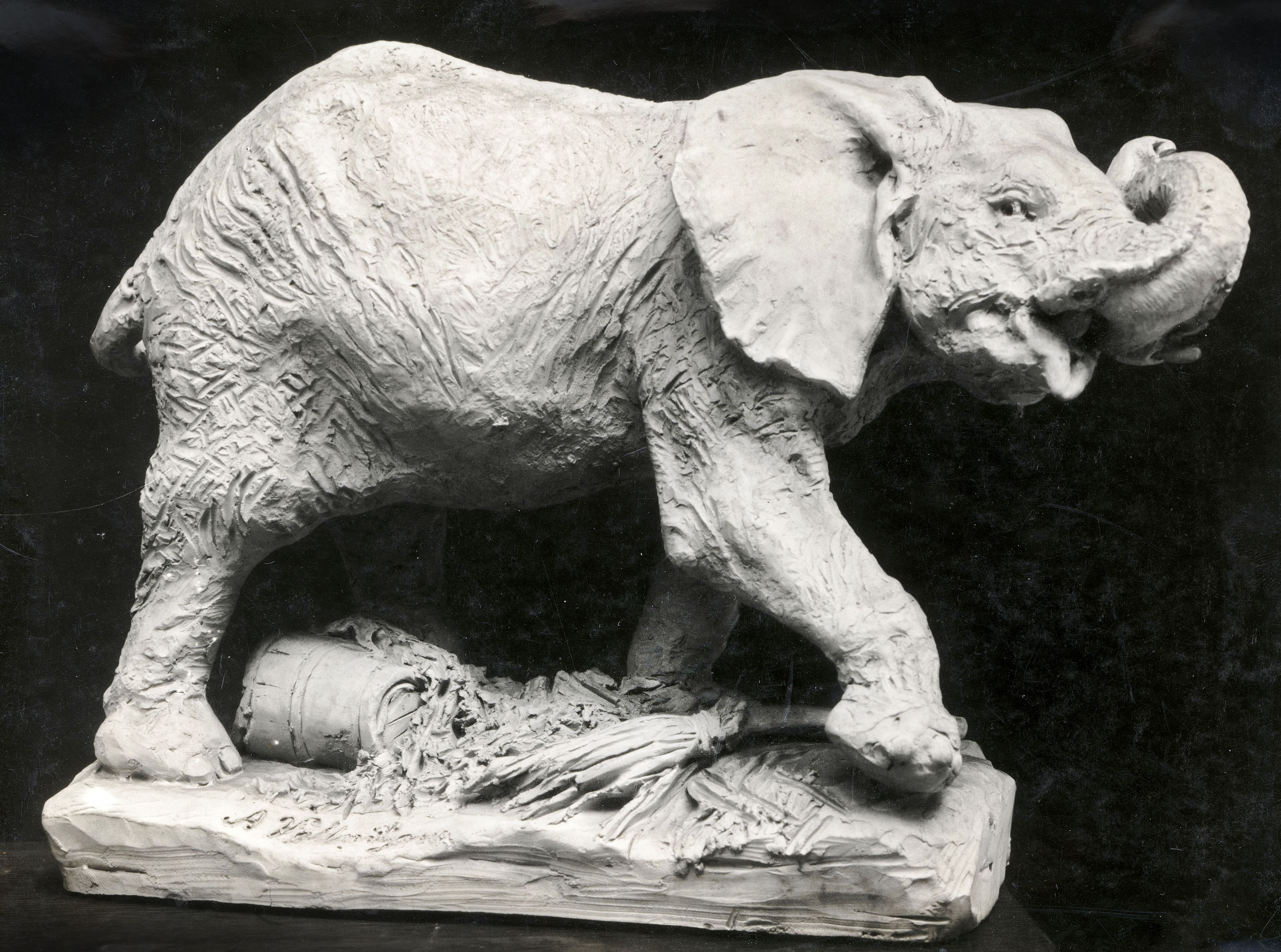 image for: Agapit Vallmitjana Barbany - Elefant de circ - Cap a 1880