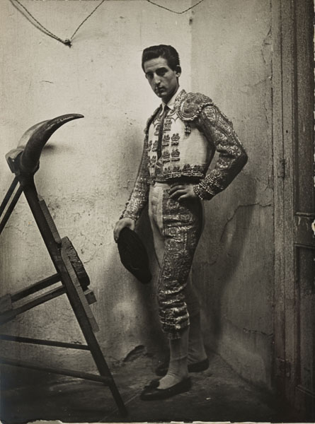 Oriol Maspons - Fotografia per al llibre «Toreo de salón. Farsa con acompañamiento de clamor y murga», de Camilo José Cela - Cap a 1958-1962 image for: Oriol Maspons - Fotografia per al llibre «Toreo de salón. Farsa con acompañamiento de clamor y murga», de Camilo José Cela - Cap a 1958-1962