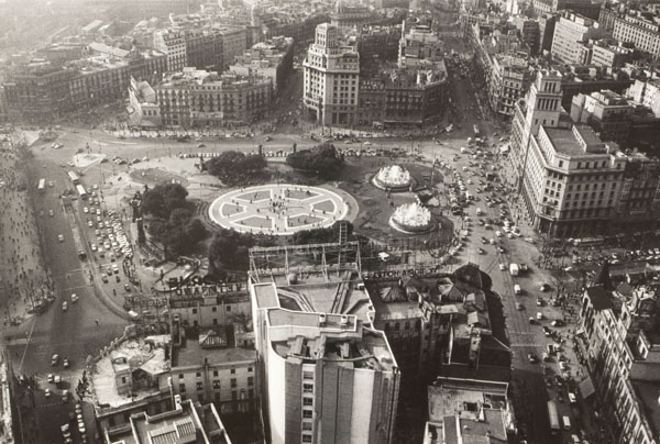 image for: Oriol Maspons - Sense títol [Plaça Catalunya, Barcelona] - Cap a 1971