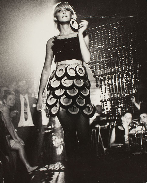 image for: Oriol Maspons - Desfilada de moda a Bocaccio - 1969