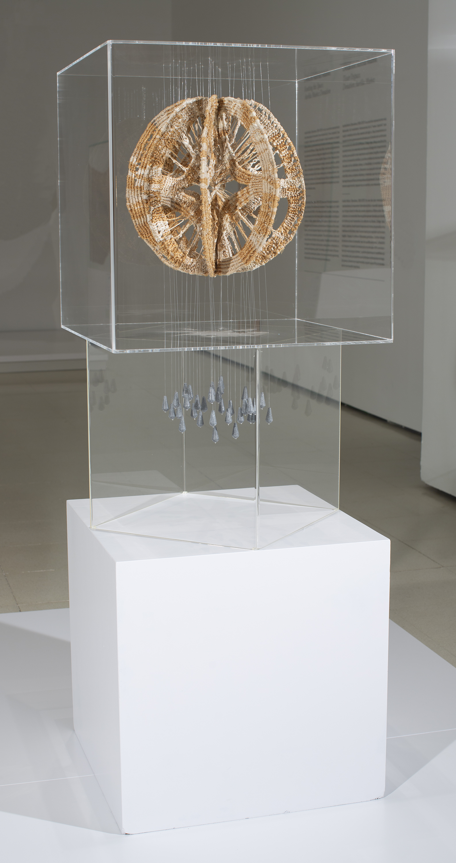 image for: Aurèlia Muñoz - Esfera i ploms. Sèrie Homenatge a Gaudí - 1969