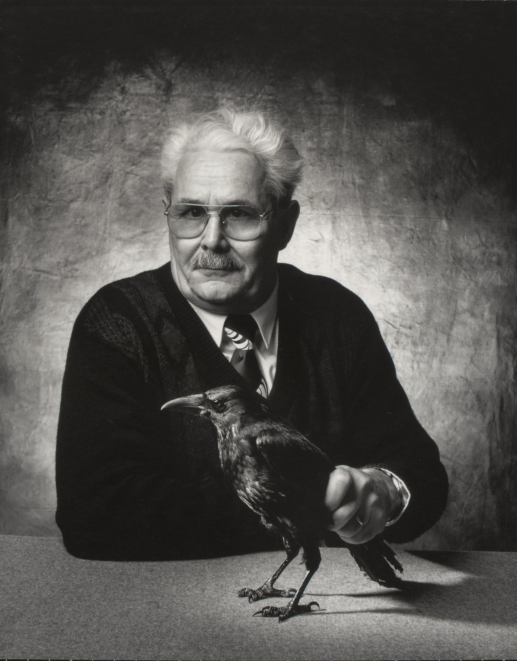 image for: Oriol Maspons - Secundino Gallego i la cornella Rogelia - Cap a 1992