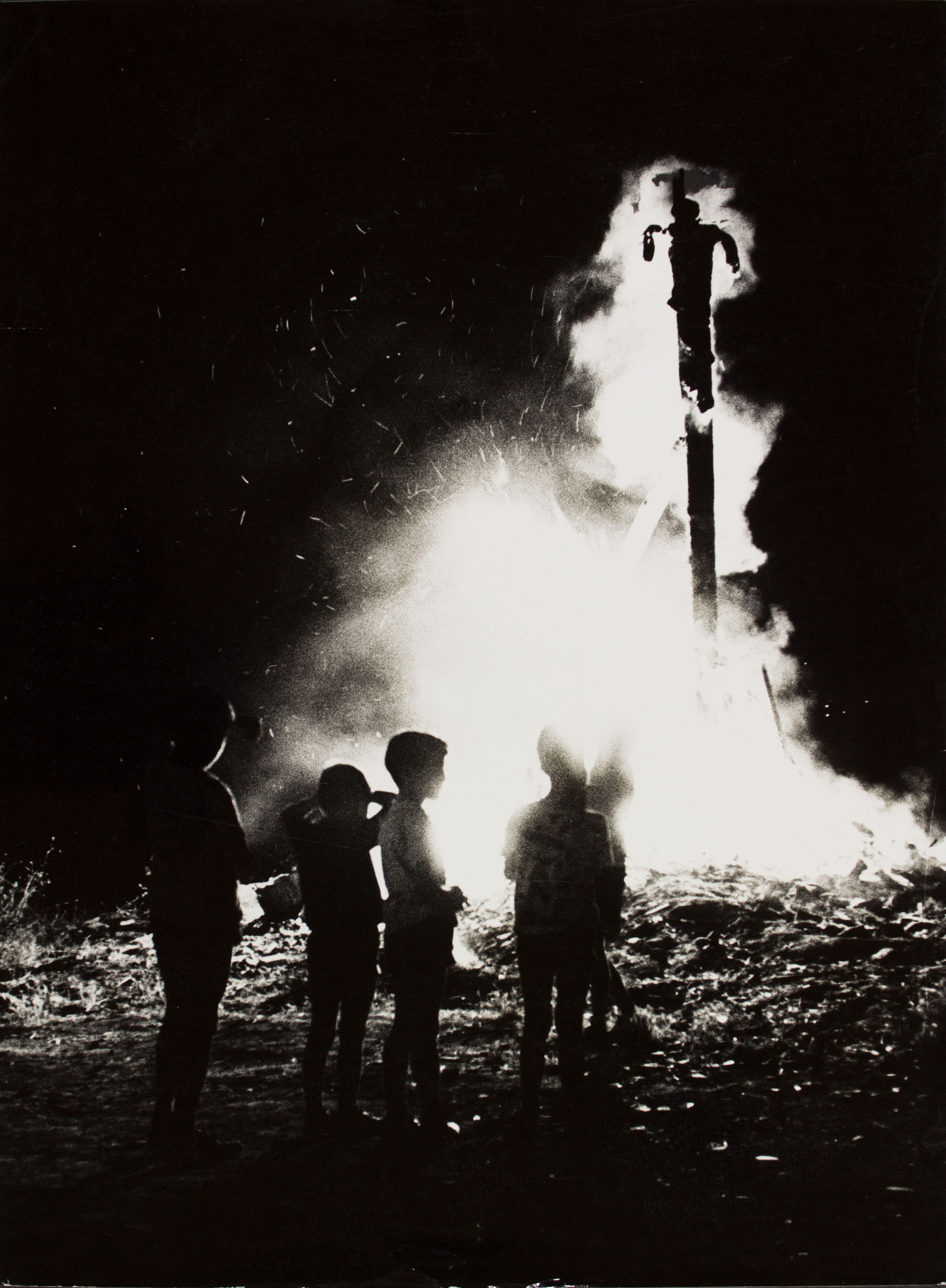 Oriol Maspons - Sense títol (Foc de Sant Joan. Fotografia per al llibre «Això també és Barcelona», de Josep Mª Espinàs) - Cap a 1965 image for: Oriol Maspons - Sense títol (Foc de Sant Joan. Fotografia per al llibre «Això també és Barcelona», de Josep Mª Espinàs) - Cap a 1965