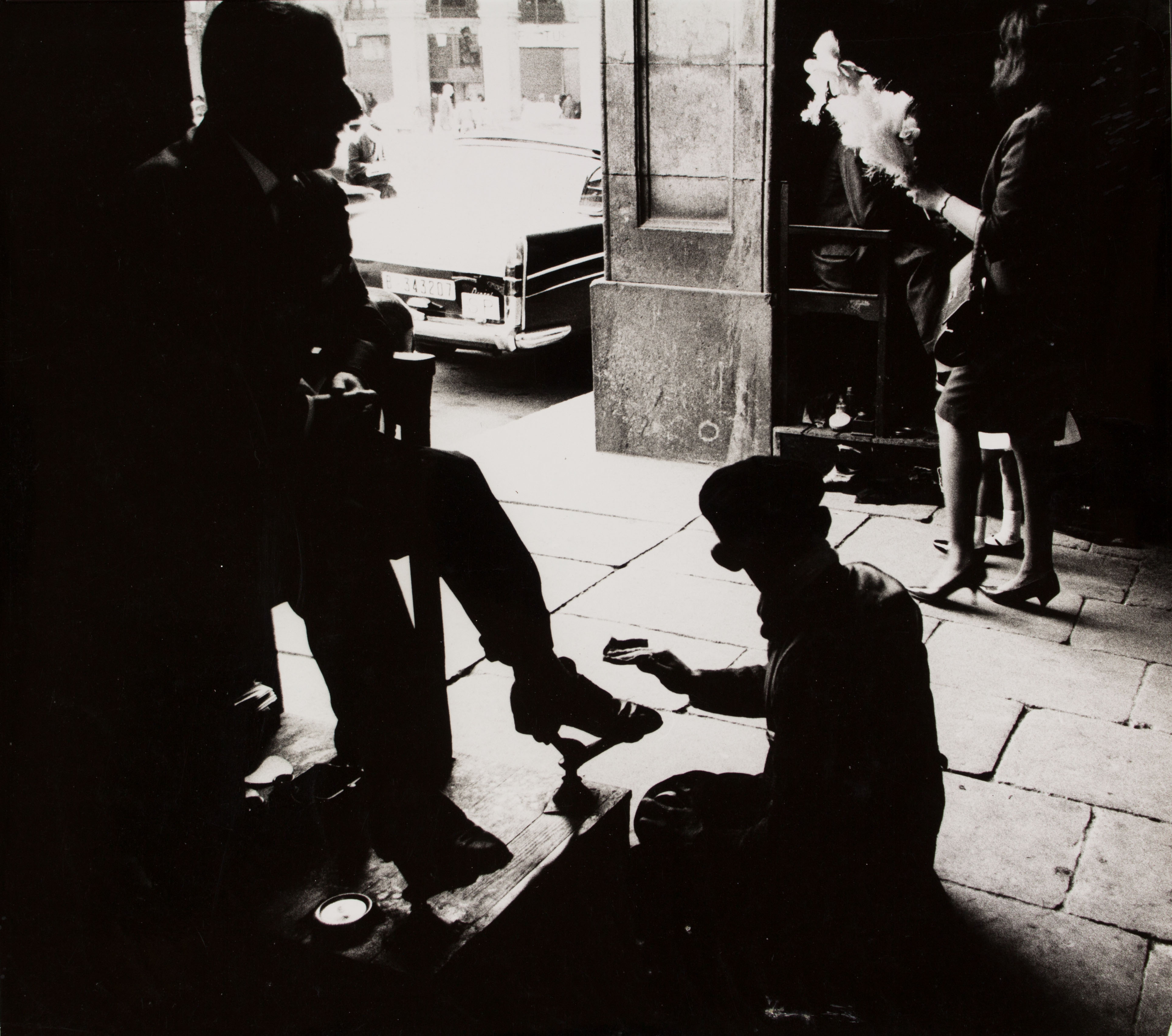 image for: Oriol Maspons - Sense títol (Fotografia per al llibre «Això també és Barcelona», de Josep Mª Espinàs) - Cap a 1965