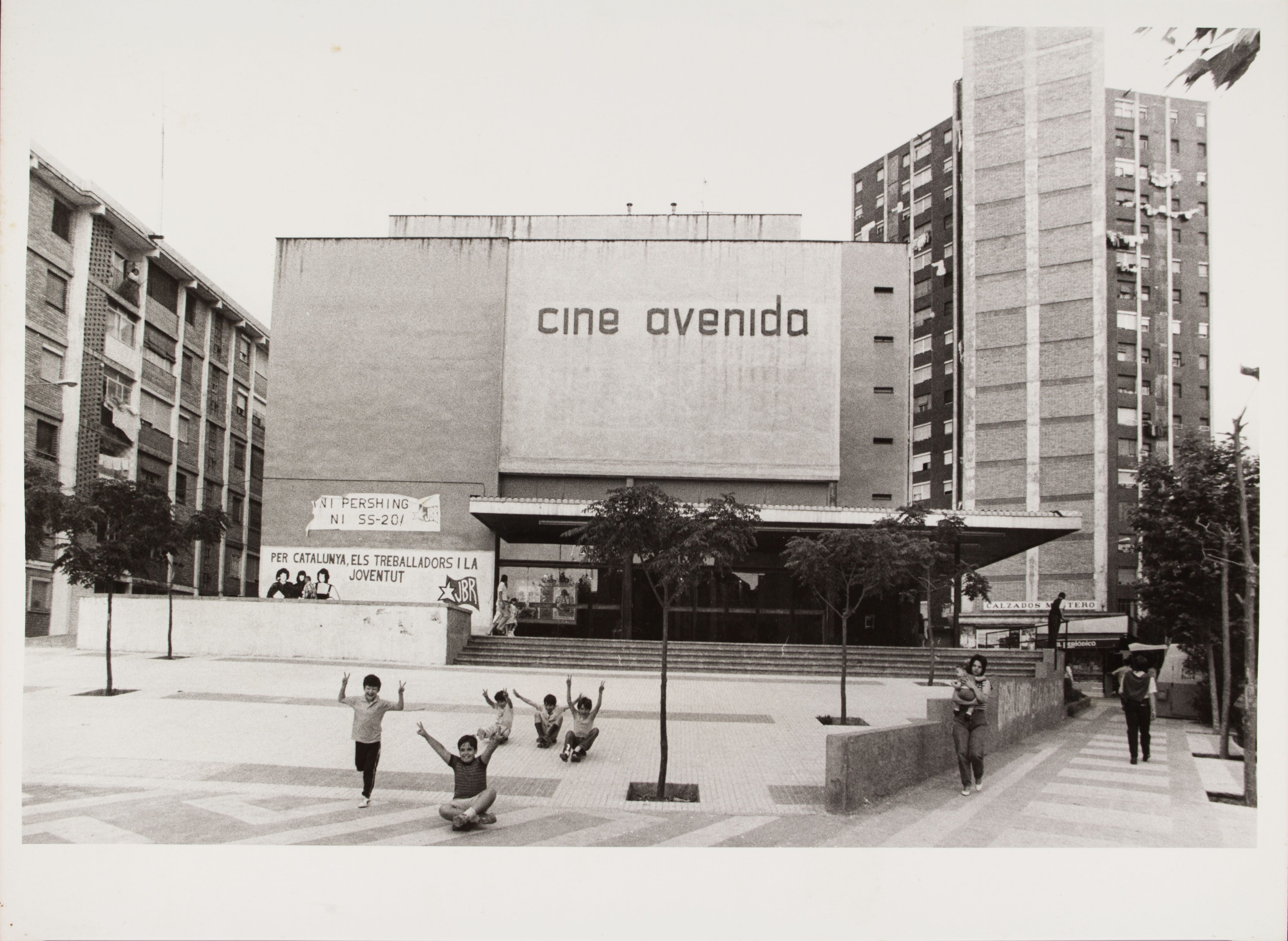 image for: Oriol Maspons - Sense títol (Barcelona. Fotografia per la revista «Cuadernos de arquitectura» del Col·legi d'Arquitectes de Catalunya) - Cap a 1965