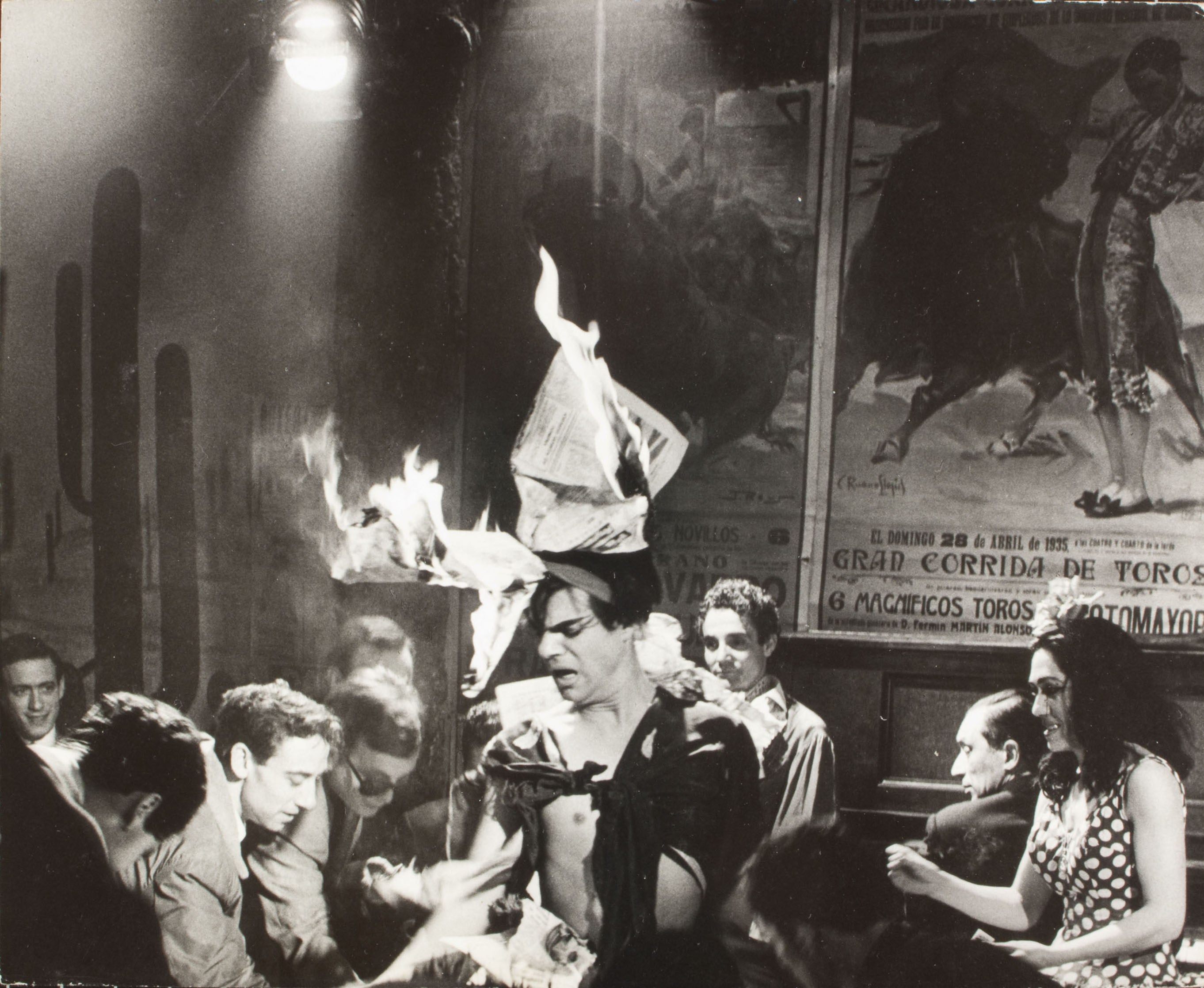 Oriol Maspons - Sense títol (Bar Copacabana, foto fixa per a la pel·lícula «Lejos de los árboles») - Abril de 1965 image for: Oriol Maspons - Sense títol (Bar Copacabana, foto fixa per a la pel·lícula «Lejos de los árboles») - Abril de 1965