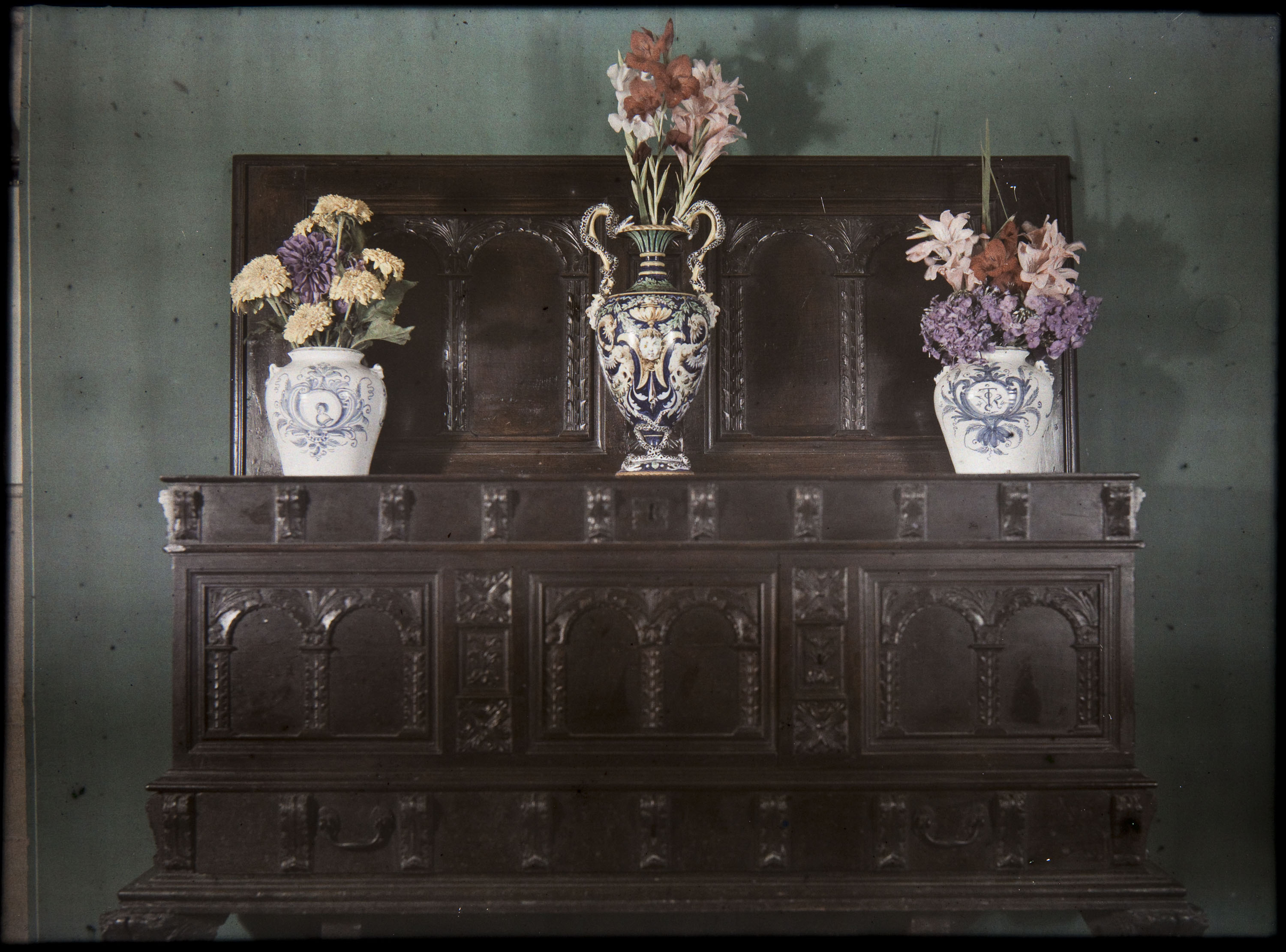 image for: Francesc Carrera Bou - Bagul i gerros amb flors - Cap a 1922-1926