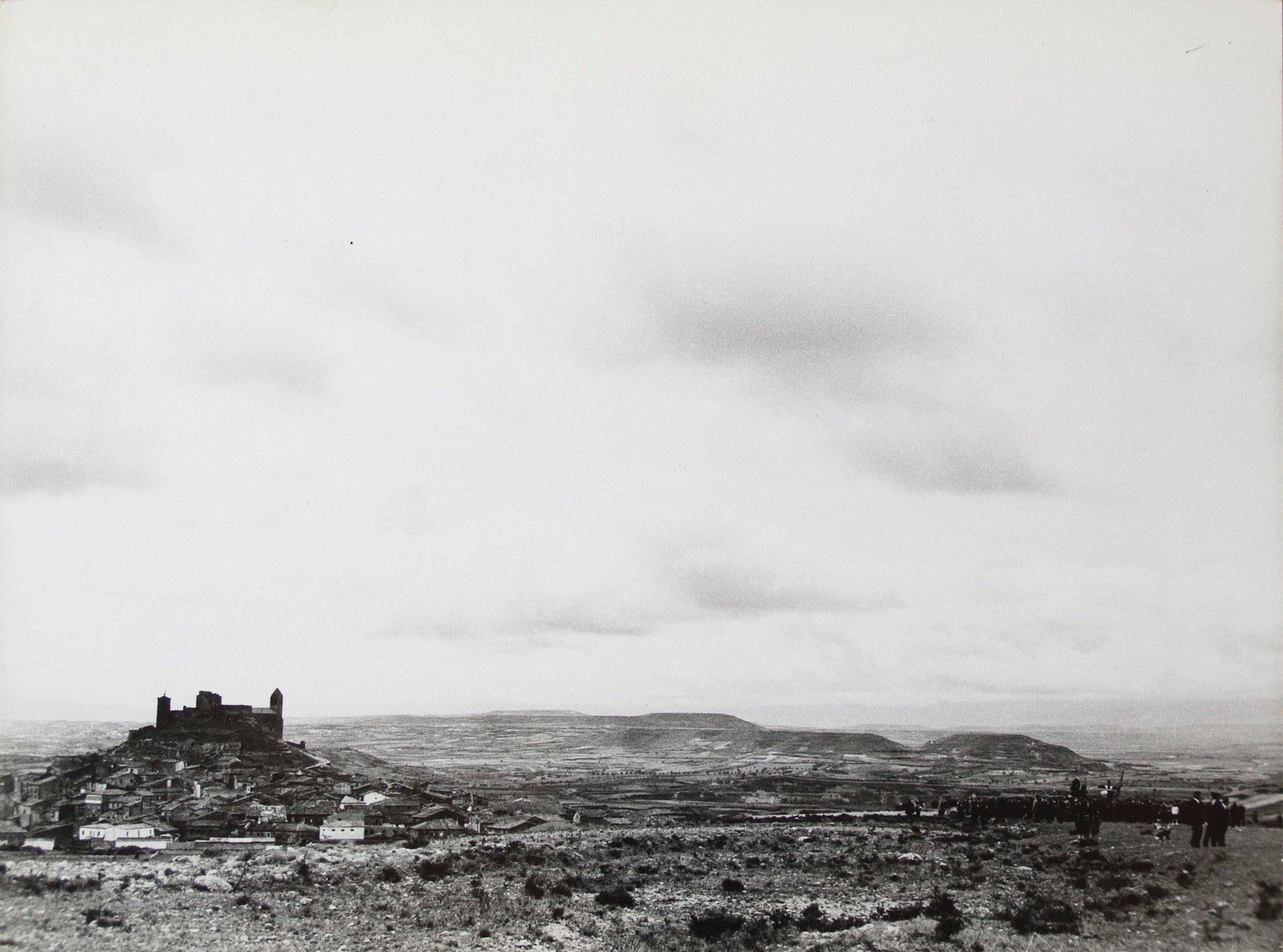 image for: Oriol Maspons - Sense títol (Foto fixa per a la pel·lícula «Lejos de los árboles», San Vicente de Sonsierra) - Cap a 1963-1970