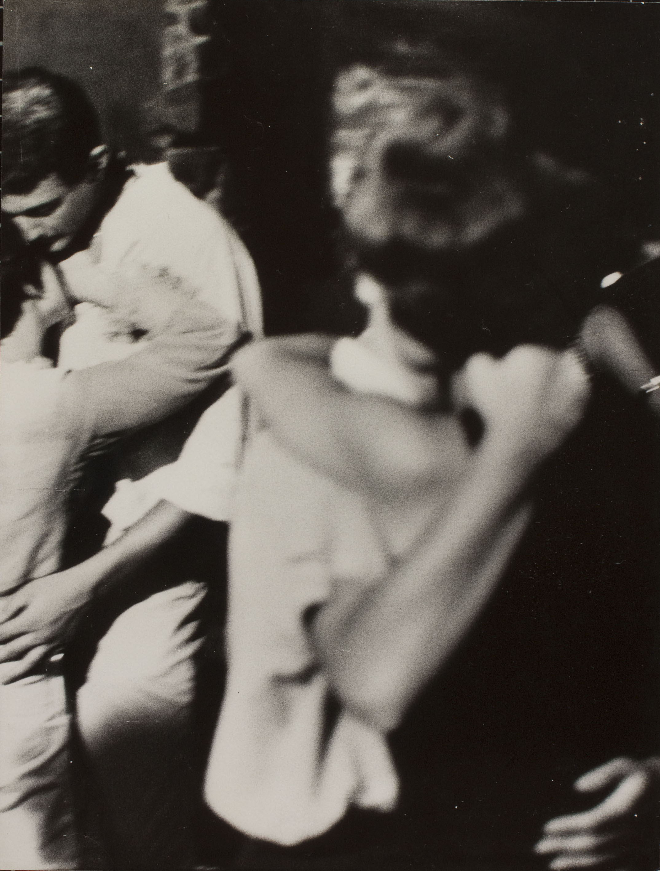 image for: Oriol Maspons - Sense títol (Discoteca Tiffany's, foto fixa per a la pel·lícula «Lejos de los árboles», Platja d'Aro) - Cap a 1970