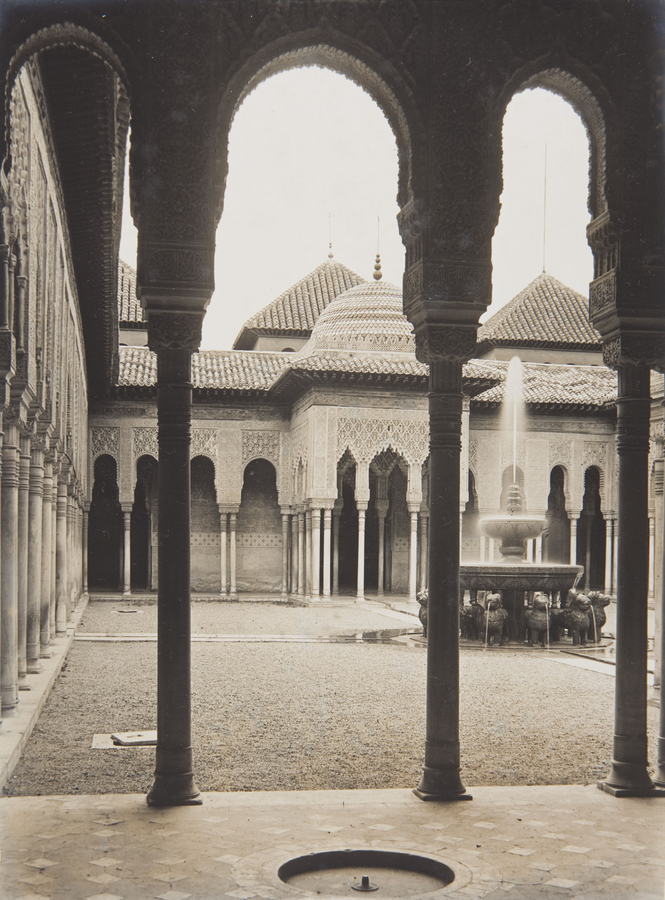 image for: Claudi Carbonell - Sense títol [Alhambra. Patio de los Leones] - No datat