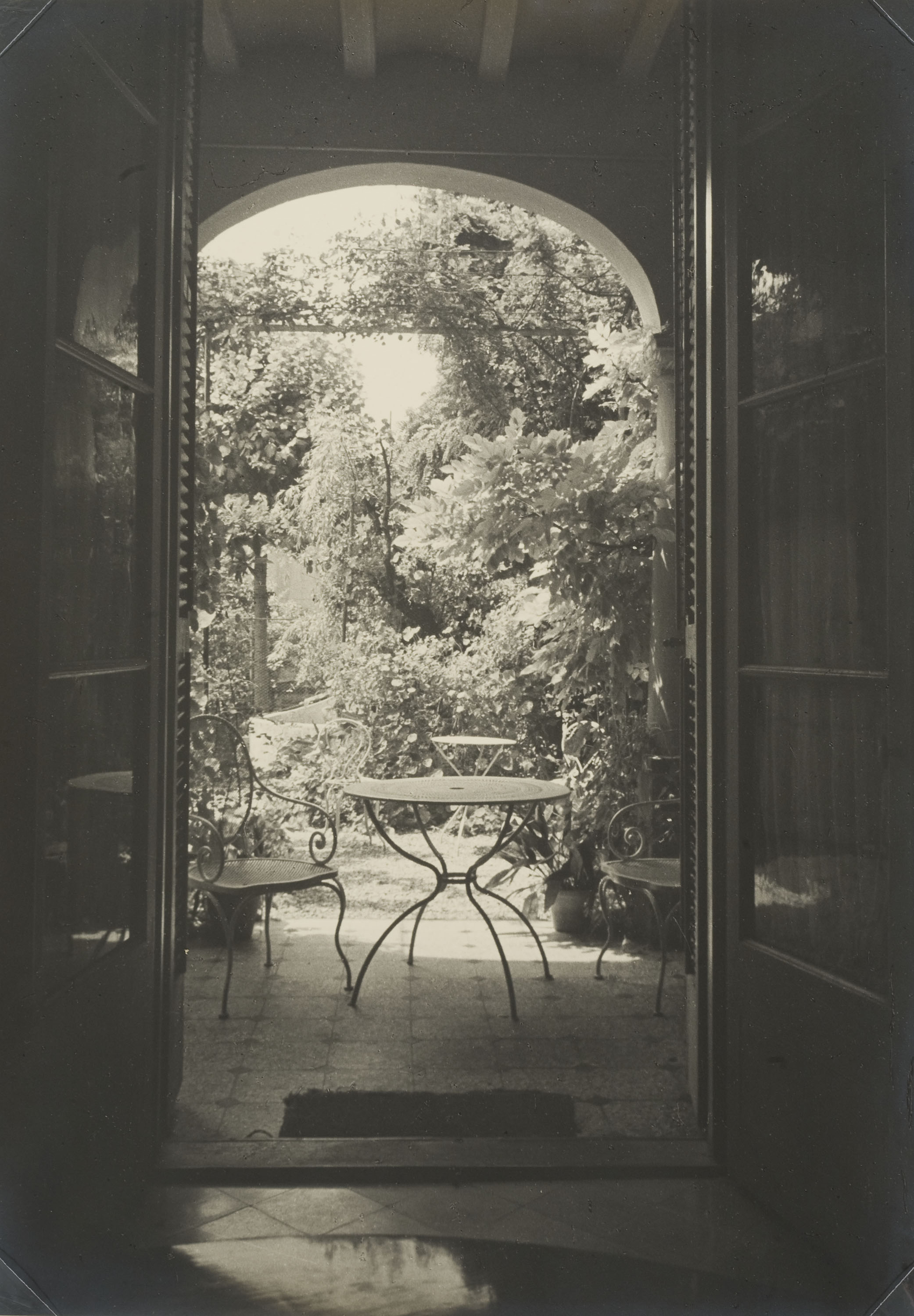 image for: Otho Lloyd - Casa del pintor Josep Amat al carrer Jules Verne de Barcelona - Cap a 1945