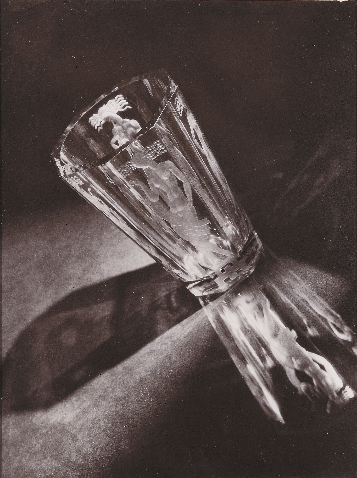 image for: Pere Català Pic - Vas de cristall - Cap a 1935