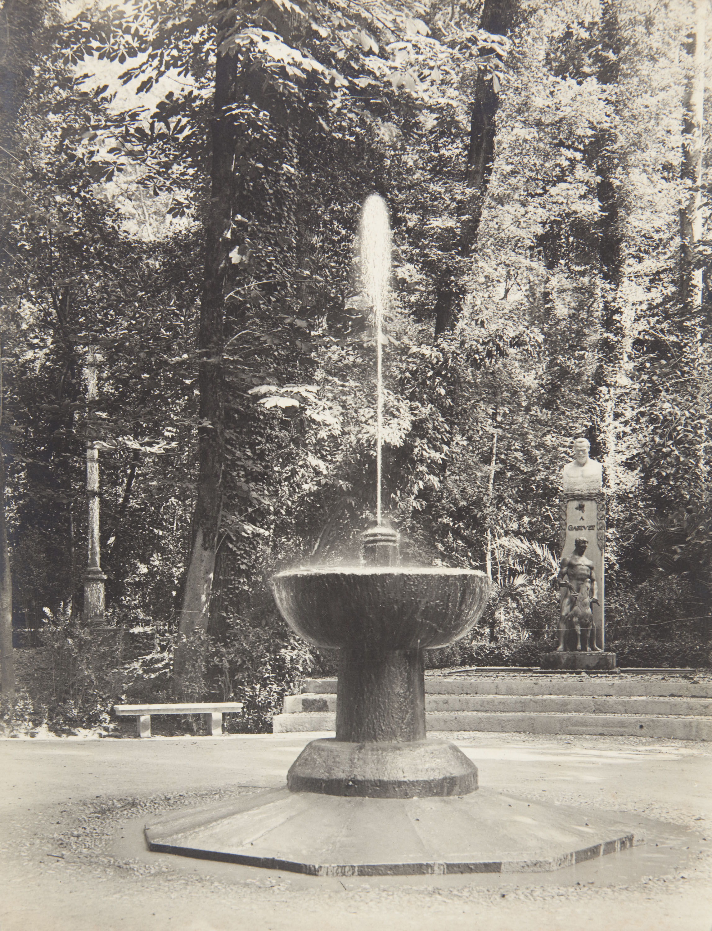 image for: Claudi Carbonell - Sense títol [Alhambra. Plaza del Tomate] - Posterior a 1921