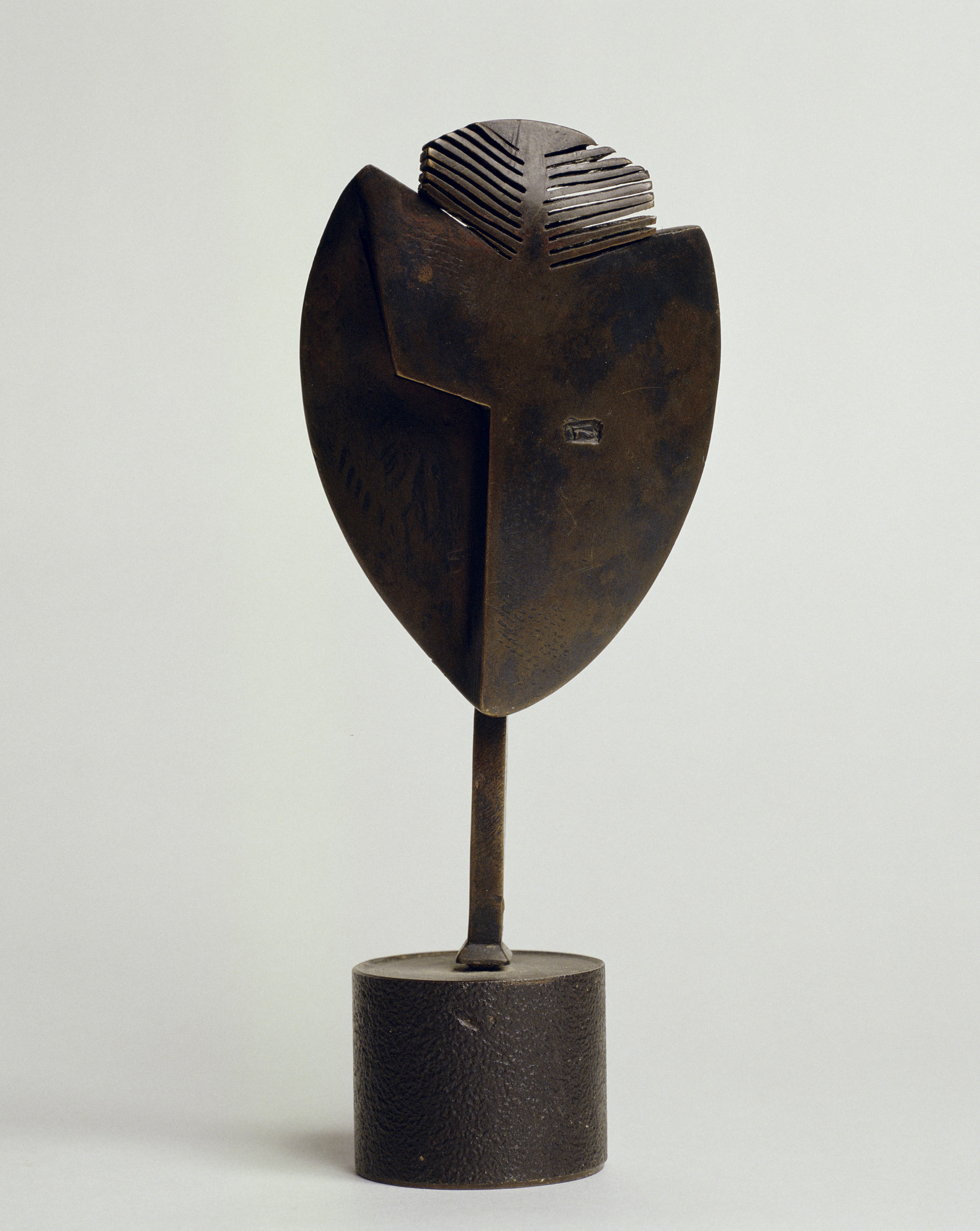 image for: Juli González - Petita màscara amb ull quadrat - 1930
