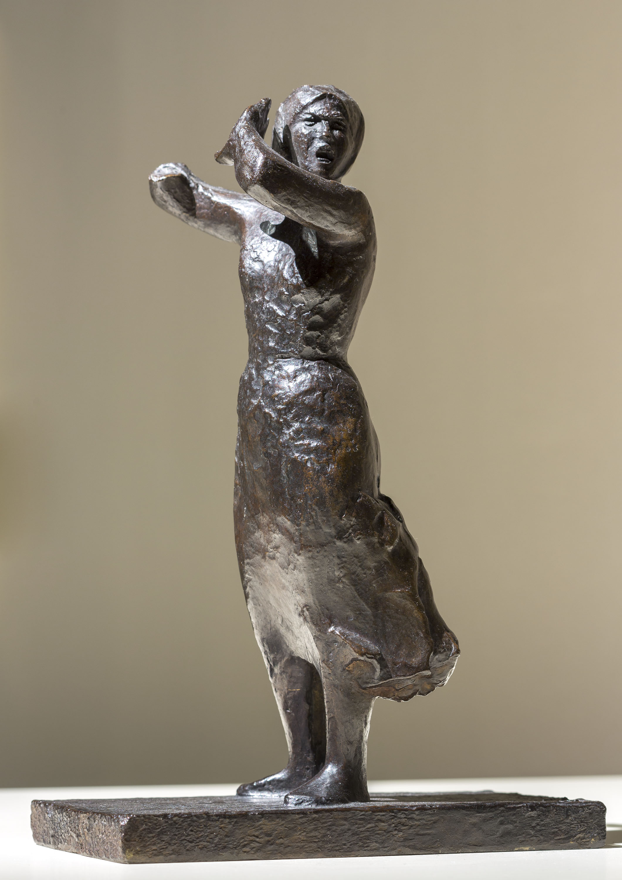 image for: Juli González - Petita Montserrat espantada - Cap a 1941-1942