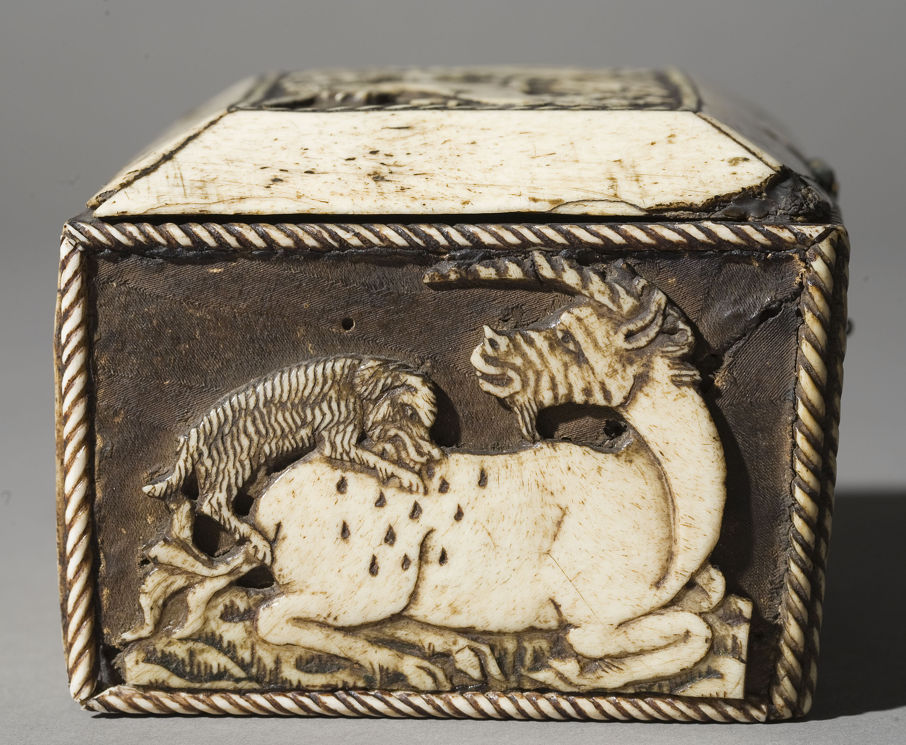 image for: Anònim. França - Capseta amatòria amb dama i unicorn - Segle XV [3]