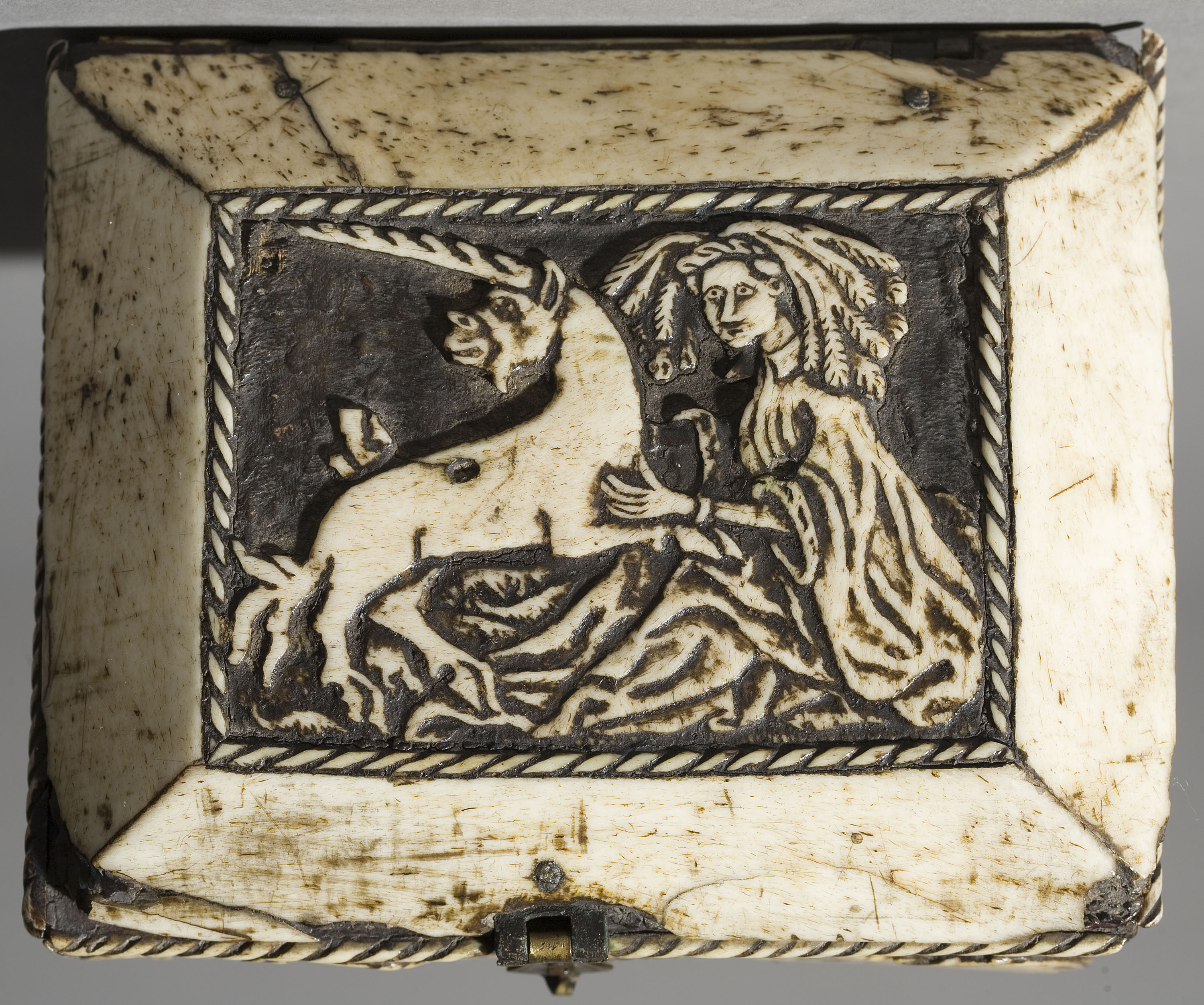 image for: Anònim. França - Capseta amatòria amb dama i unicorn - Segle XV [4]
