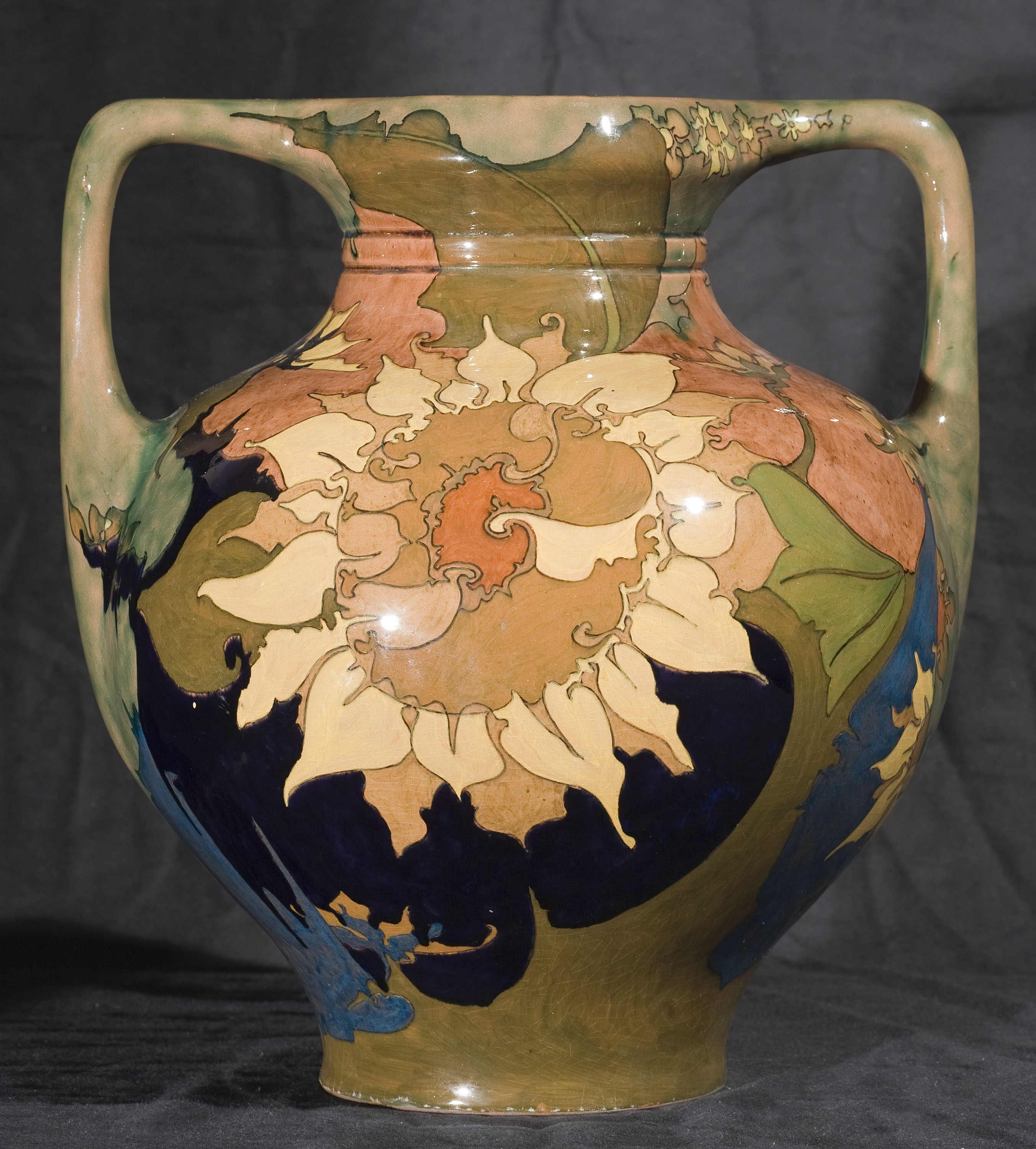 image for: Reial Fàbrica de Rozenburg - Vas amb dues nanses decorat amb girasols - Cap a 1898