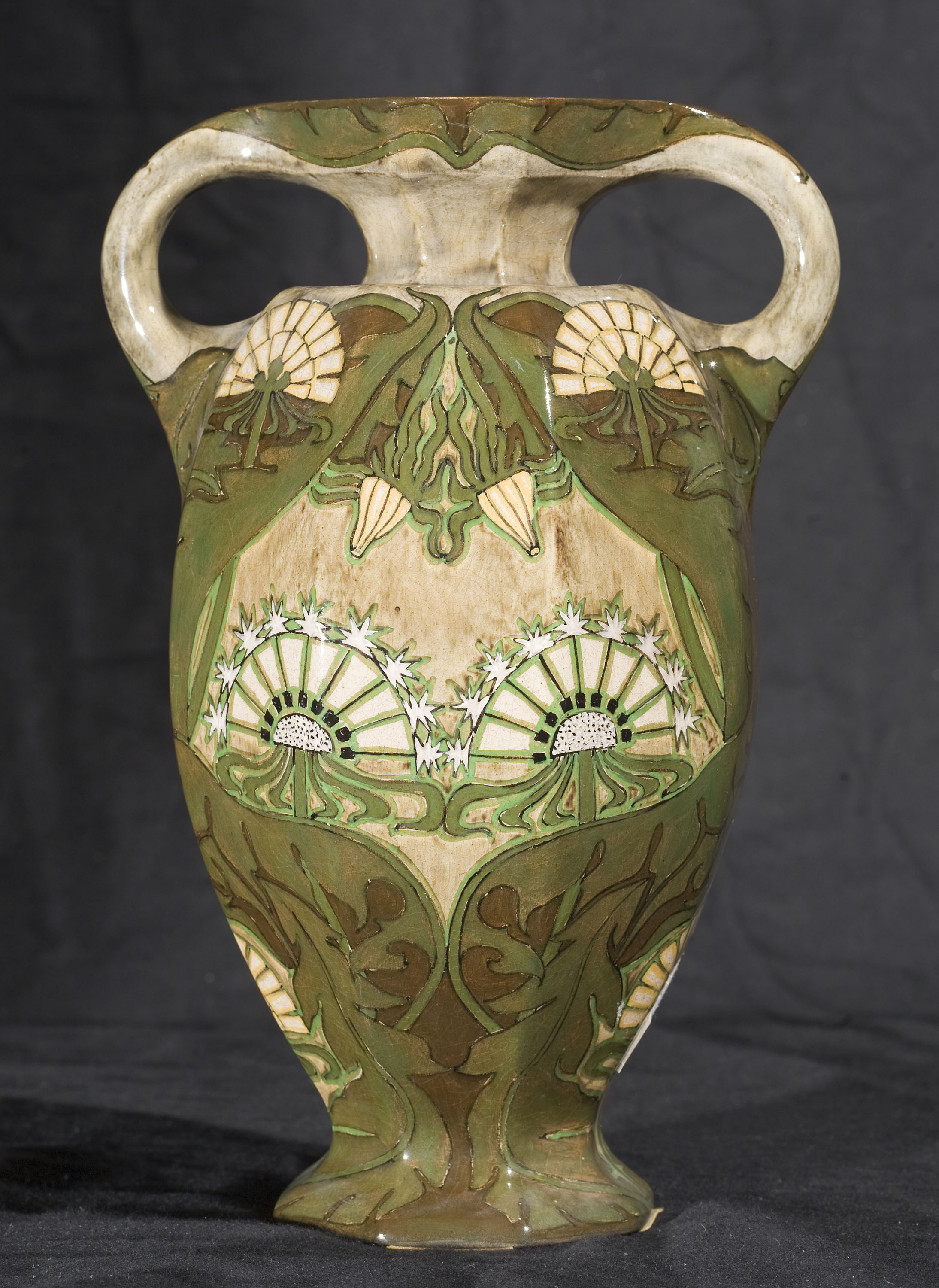 image for: Reial Fàbrica de Rozenburg - Vas amb dues nanses decorat amb flors - Cap a 1898