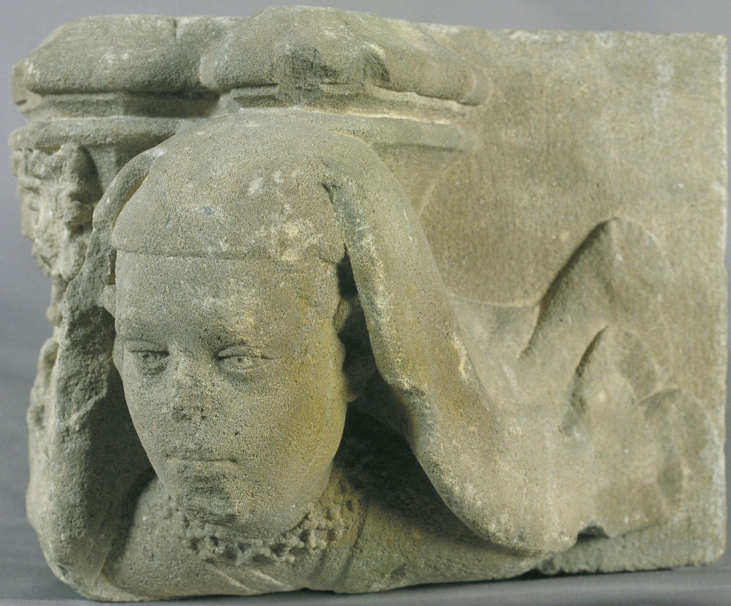 image for: Marc Safont - Mènsula amb cap de dona - Cap a 1425