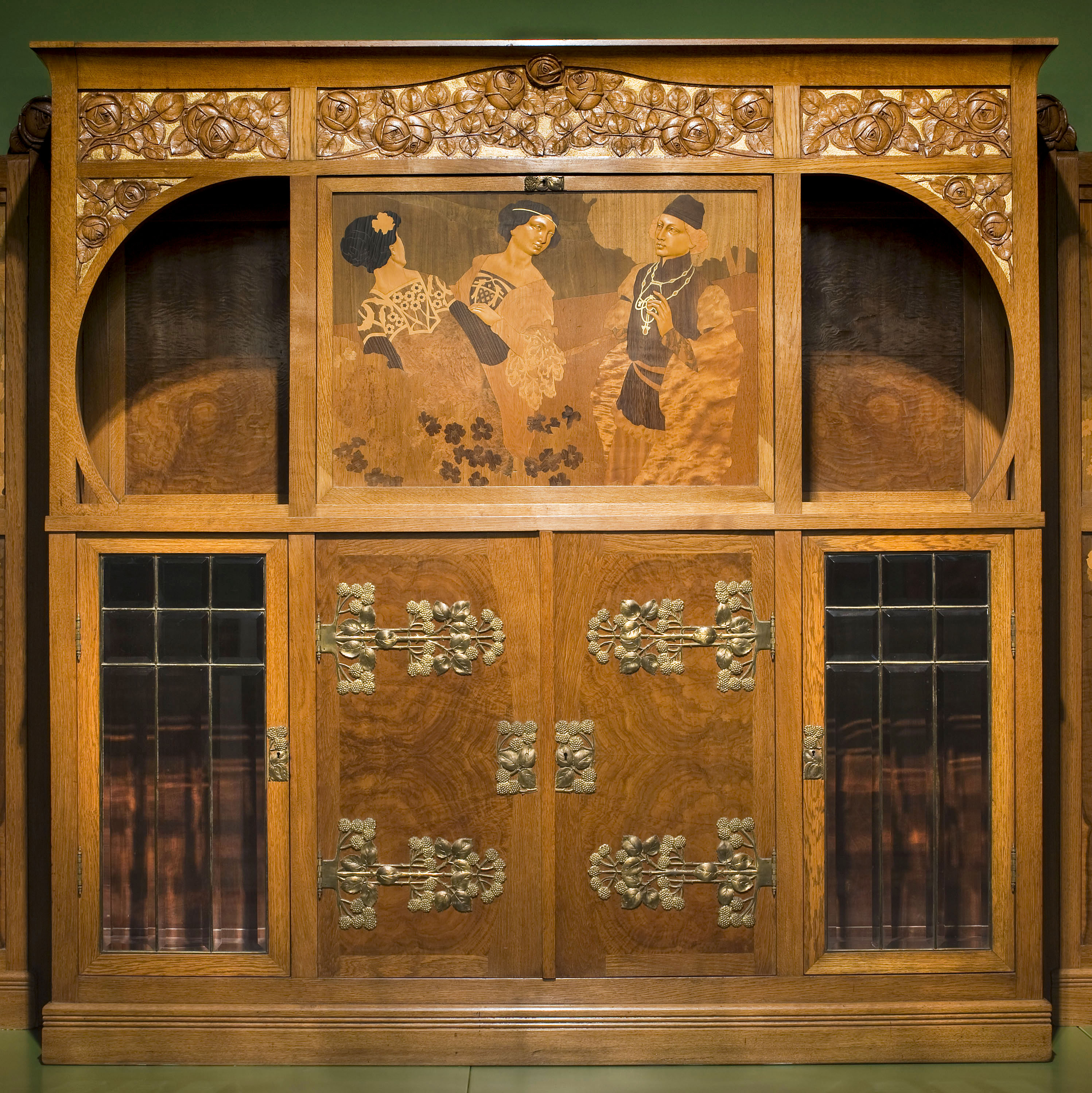 image for: Gaspar Homar - Armari amb plafó de marqueteria - Cap a 1905 [1]