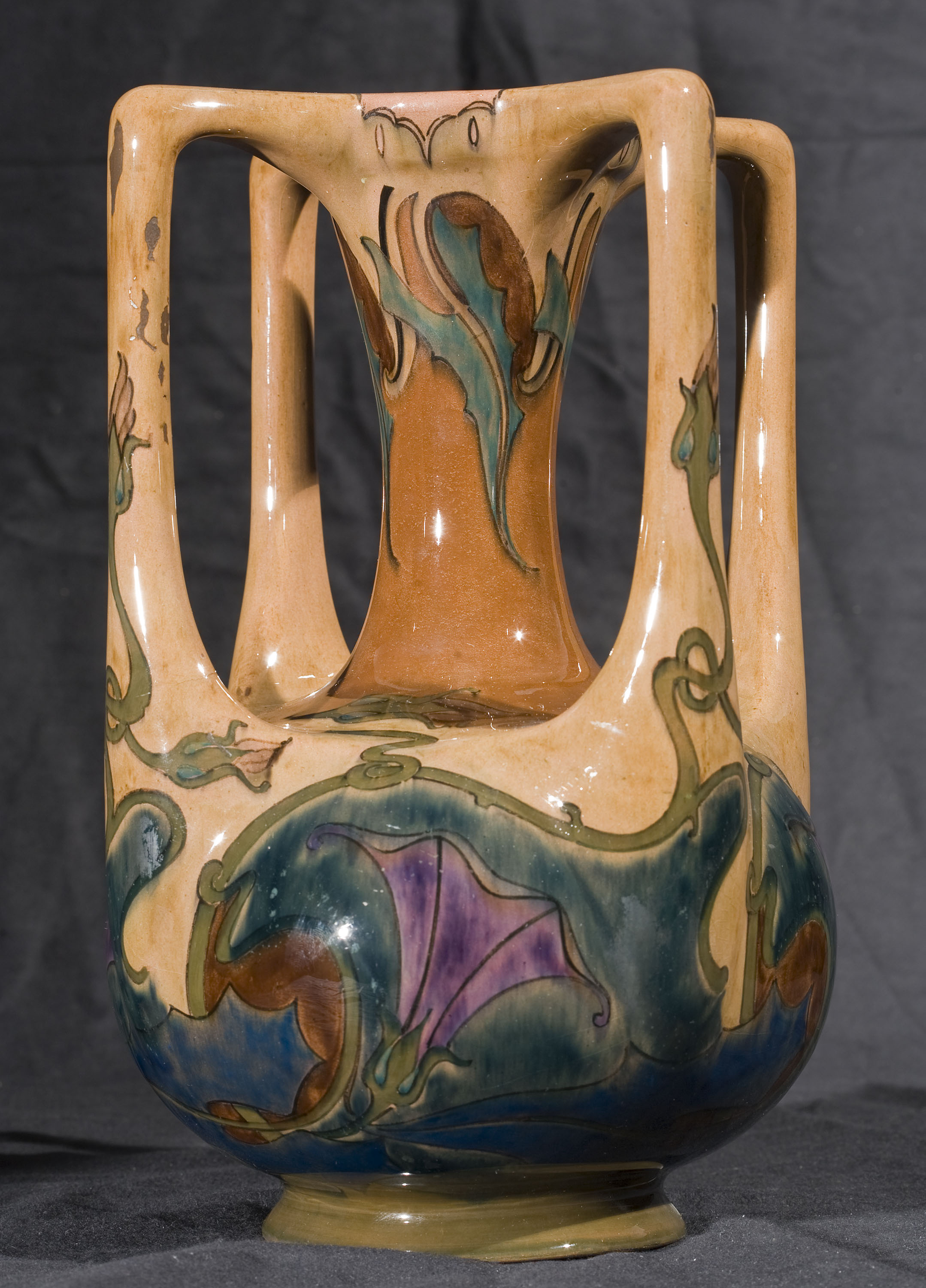 image for: Reial Fàbrica de Rozenburg - Vas amb quatre nanses decorat amb flors - Cap a 1898