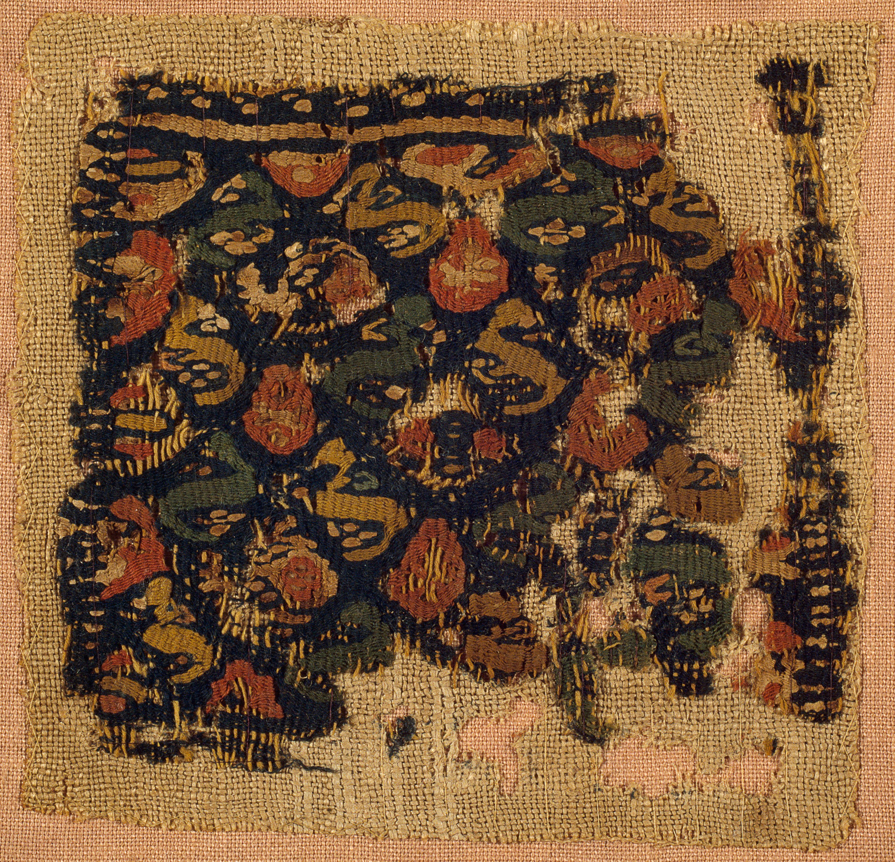 image for: Anònim - Fragment de teixit copte amb motius en forma d'amfibis - Egipte, segles VIII-XI
