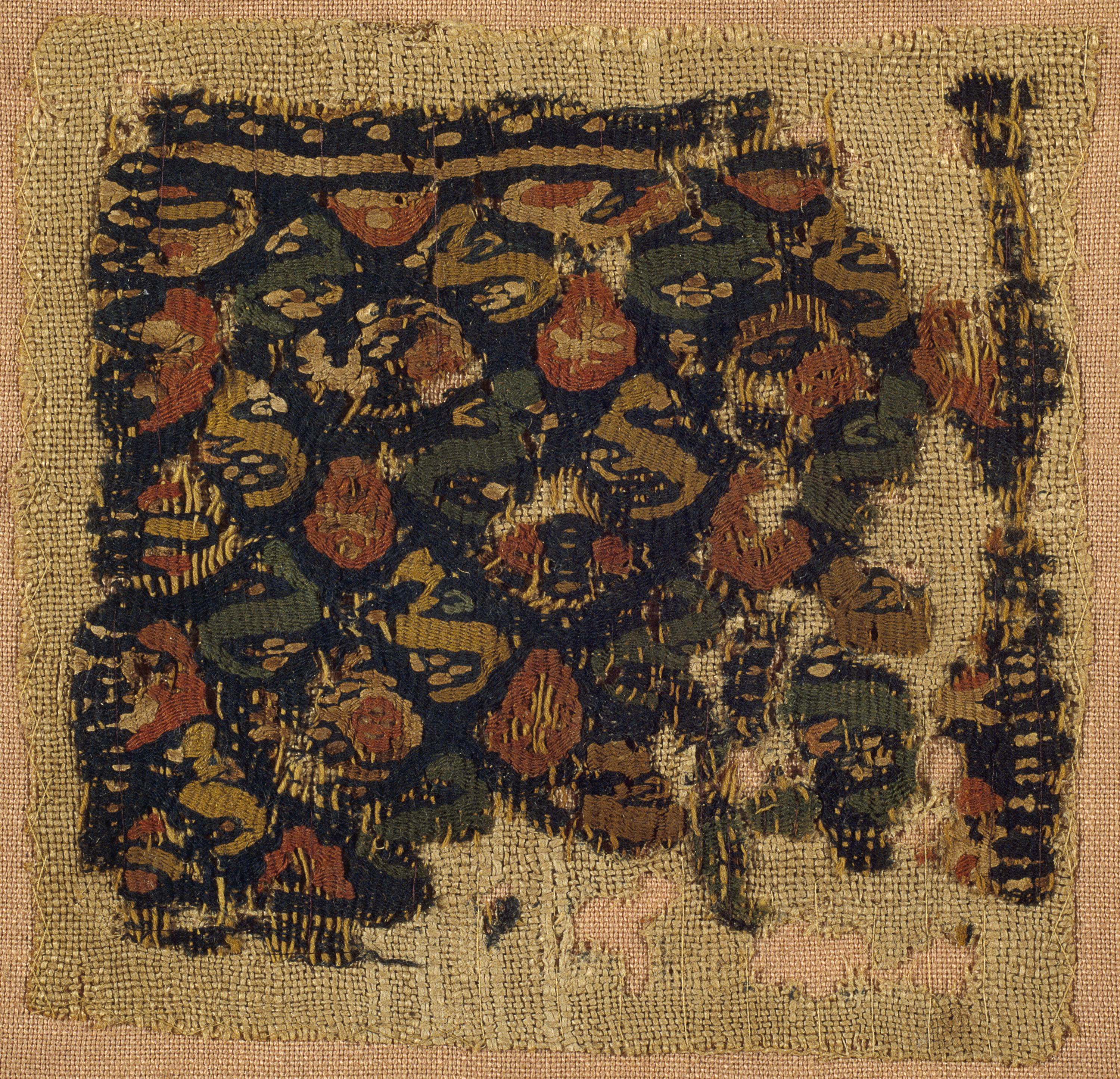 image for: Anònim - Fragment de teixit copte amb motius en forma d'amfibis - Egipte, segles VIII-XI