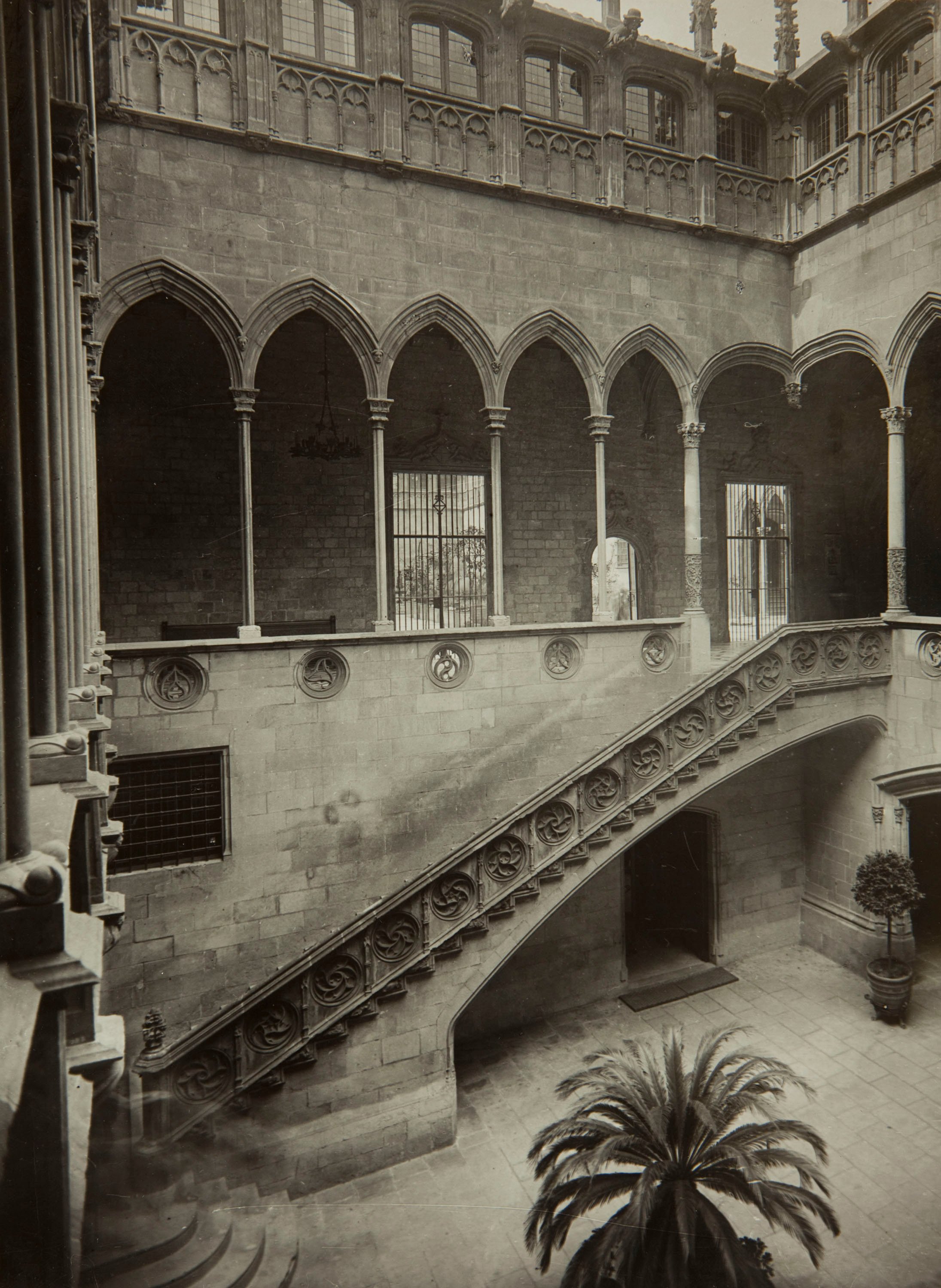 image for: Gabriel Casas Galobardes - [Pati gòtic de la Generalitat] - Entre 1929-1935