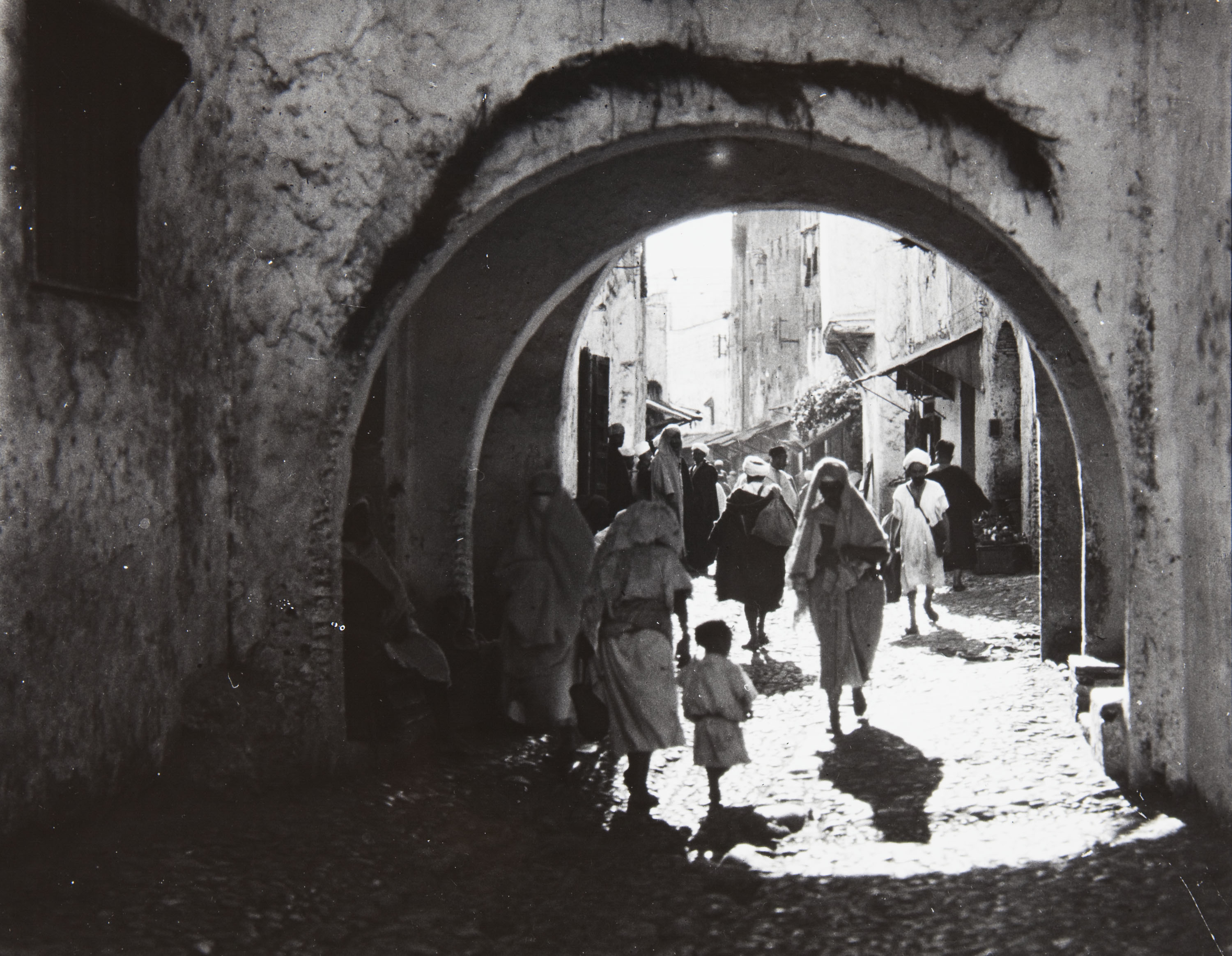 image for: Claudi Carbonell - Tetuan. Contraluz de la calle de Fez - Cap a 1930