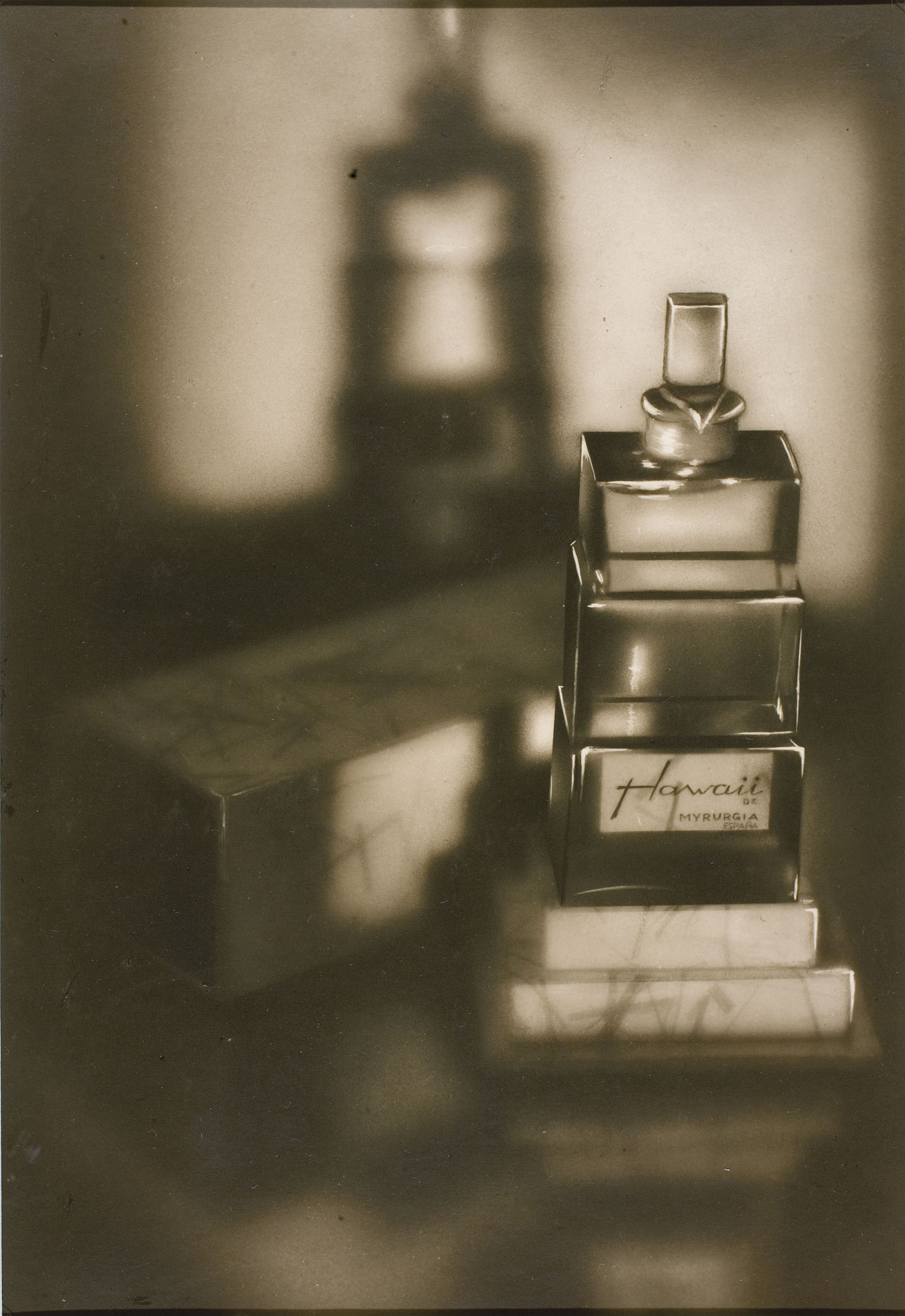 image for: Pere Català Pic - Fotografia publicitària per a Myrurgia. Extracte «Hawaii» - Entre 1933-1936