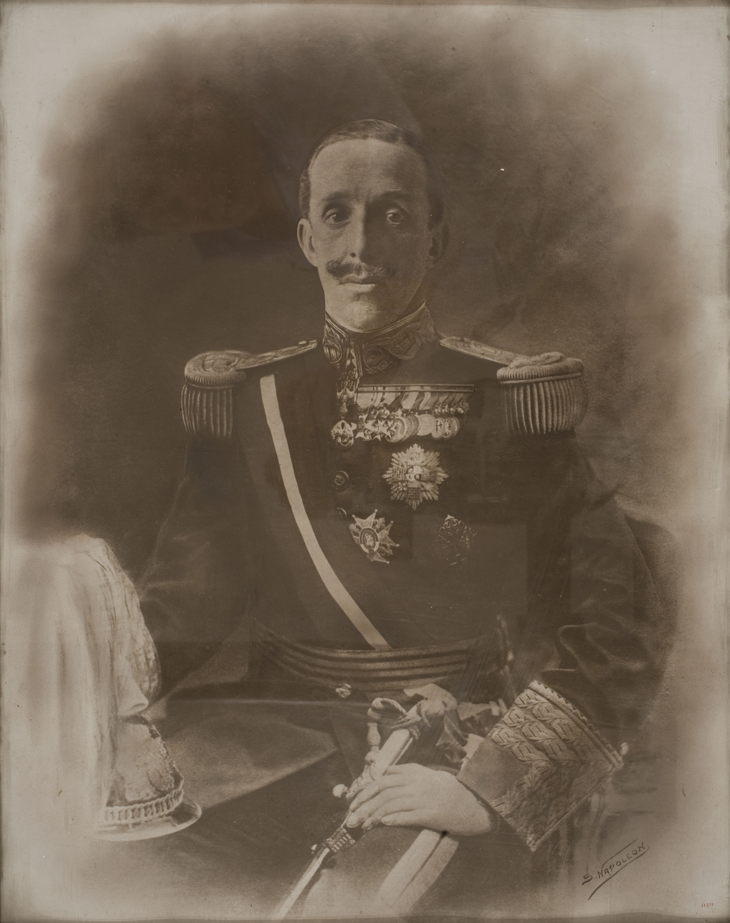image for: Napoleón. Establecimiento de daguerrotipo y fotografía. Barcelona - Retrat del rei Alfons XIII - Entre 1902-1931