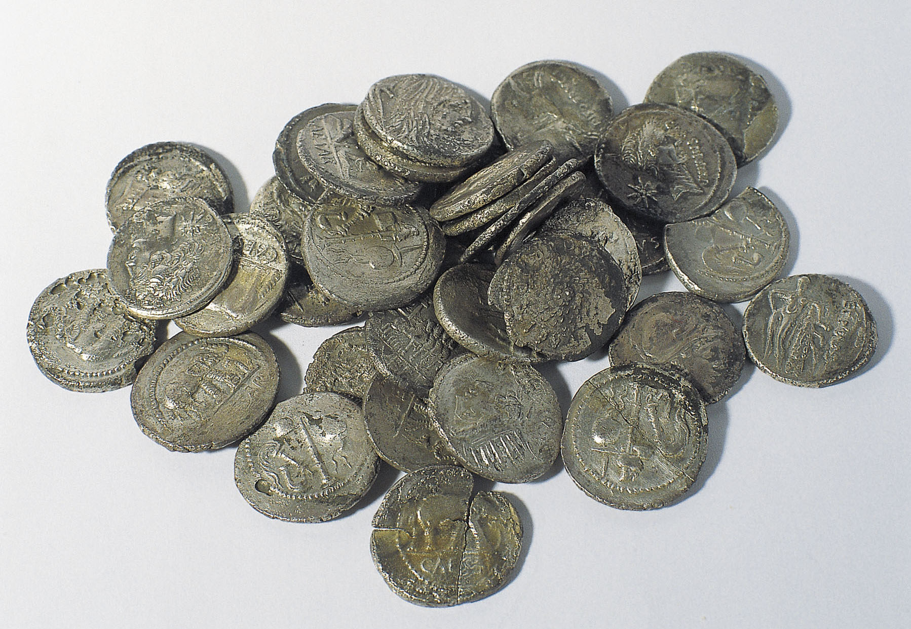 image for: Diverses autoritats - Tresor de denaris romans - Poc després del 44 aC