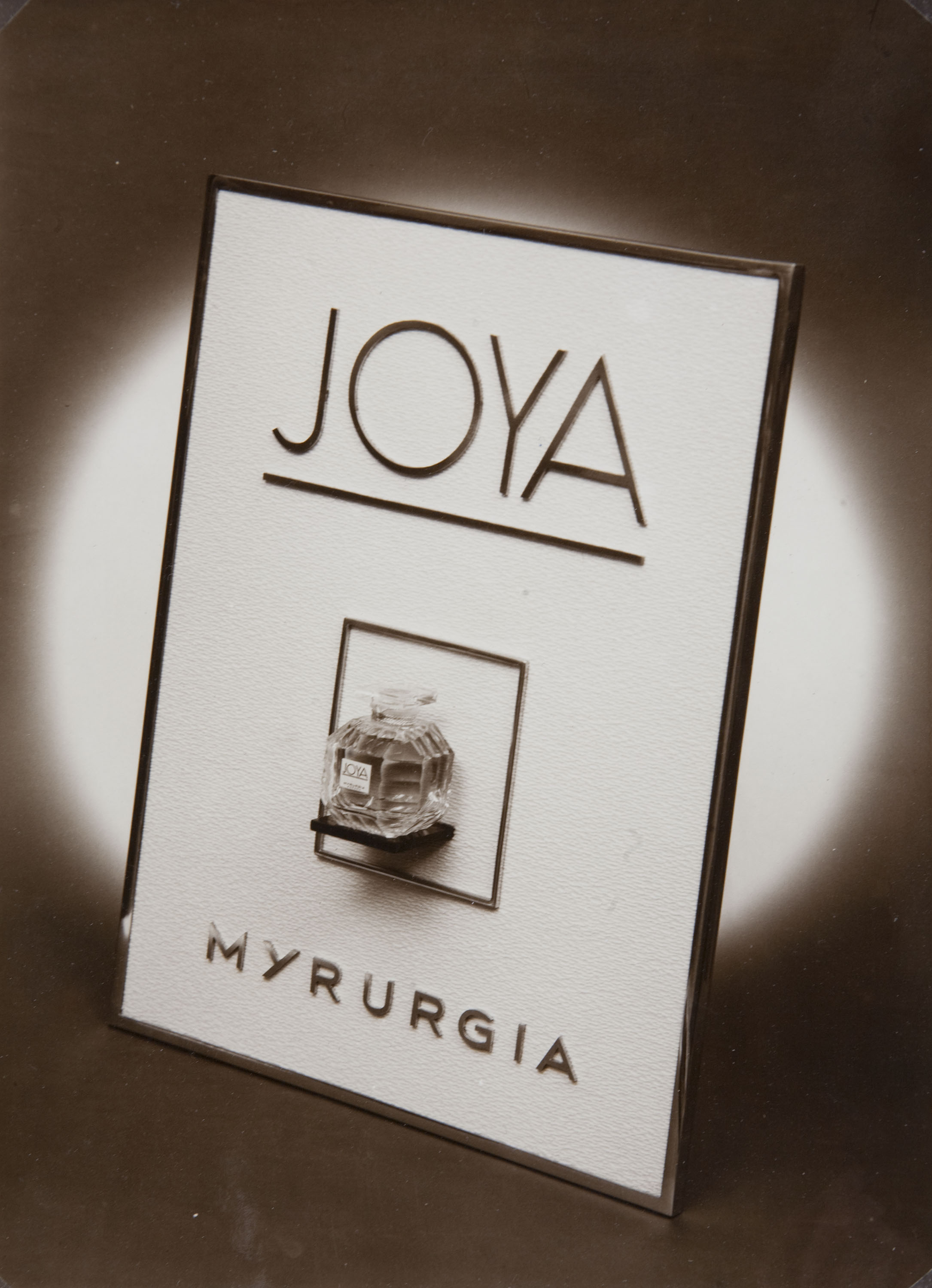 Pere Català Pic - Fotografia publicitària per a Myrurgia. Colònia «Joya» - Entre 1940-1950 image for: Pere Català Pic - Fotografia publicitària per a Myrurgia. Colònia «Joya» - Entre 1940-1950