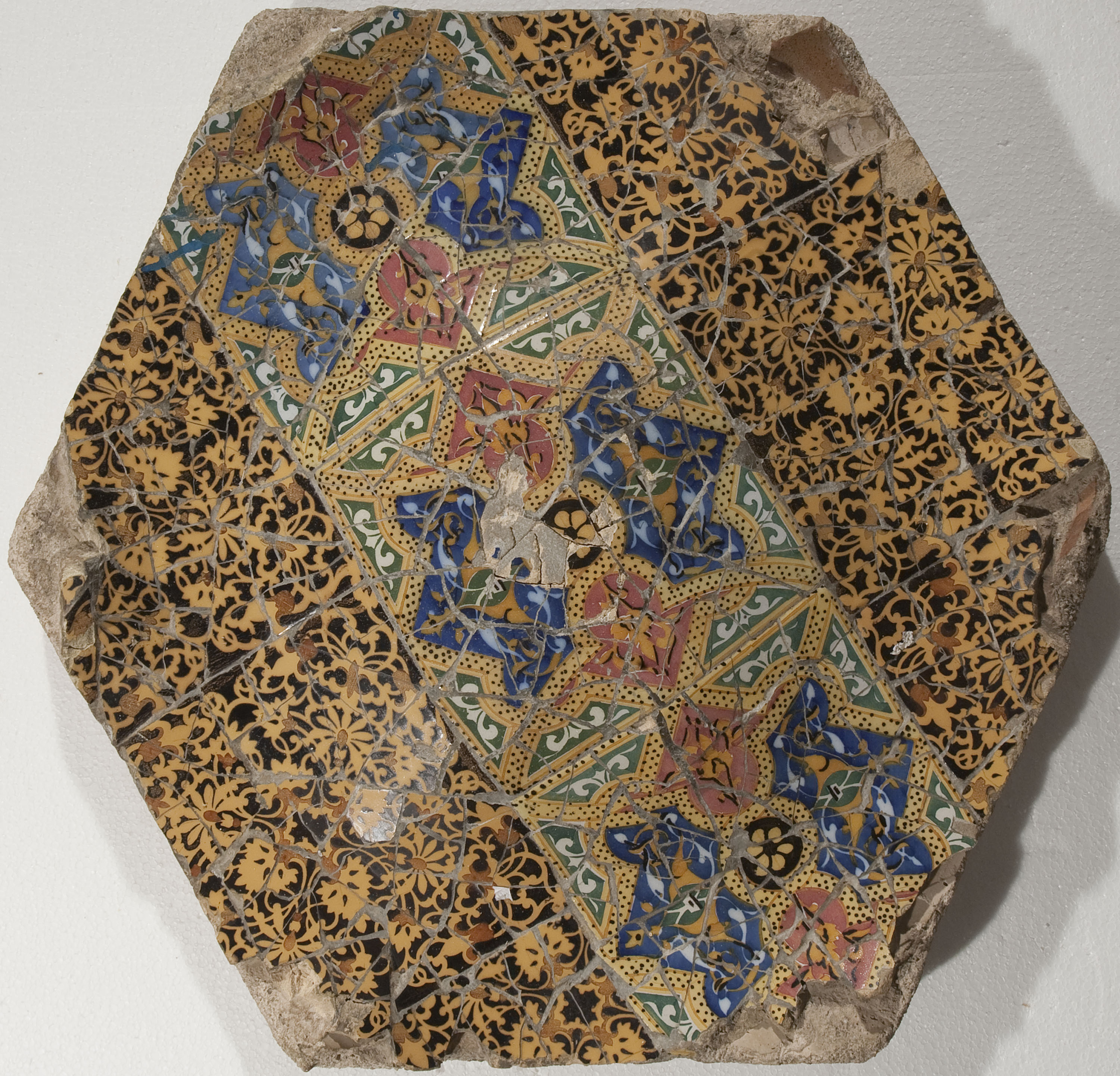 image for: Antoni Gaudí - Peça de trencadís per al Parc Güell - Cap a 1903