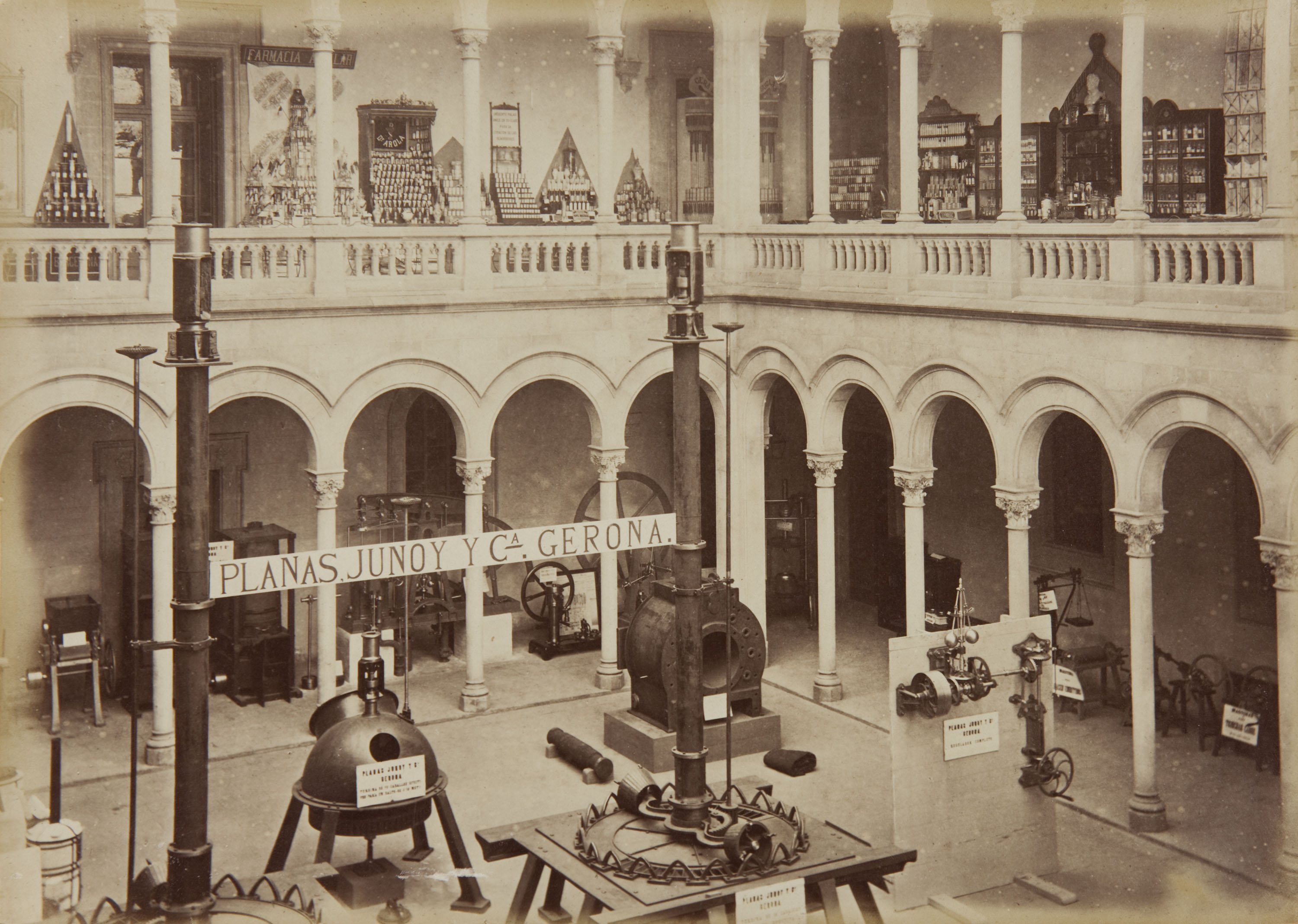 image for: Joan Martí  - Patio lateral Este, instalaciones mirando al Sud [de la Universitat de Barcelona] - 1877