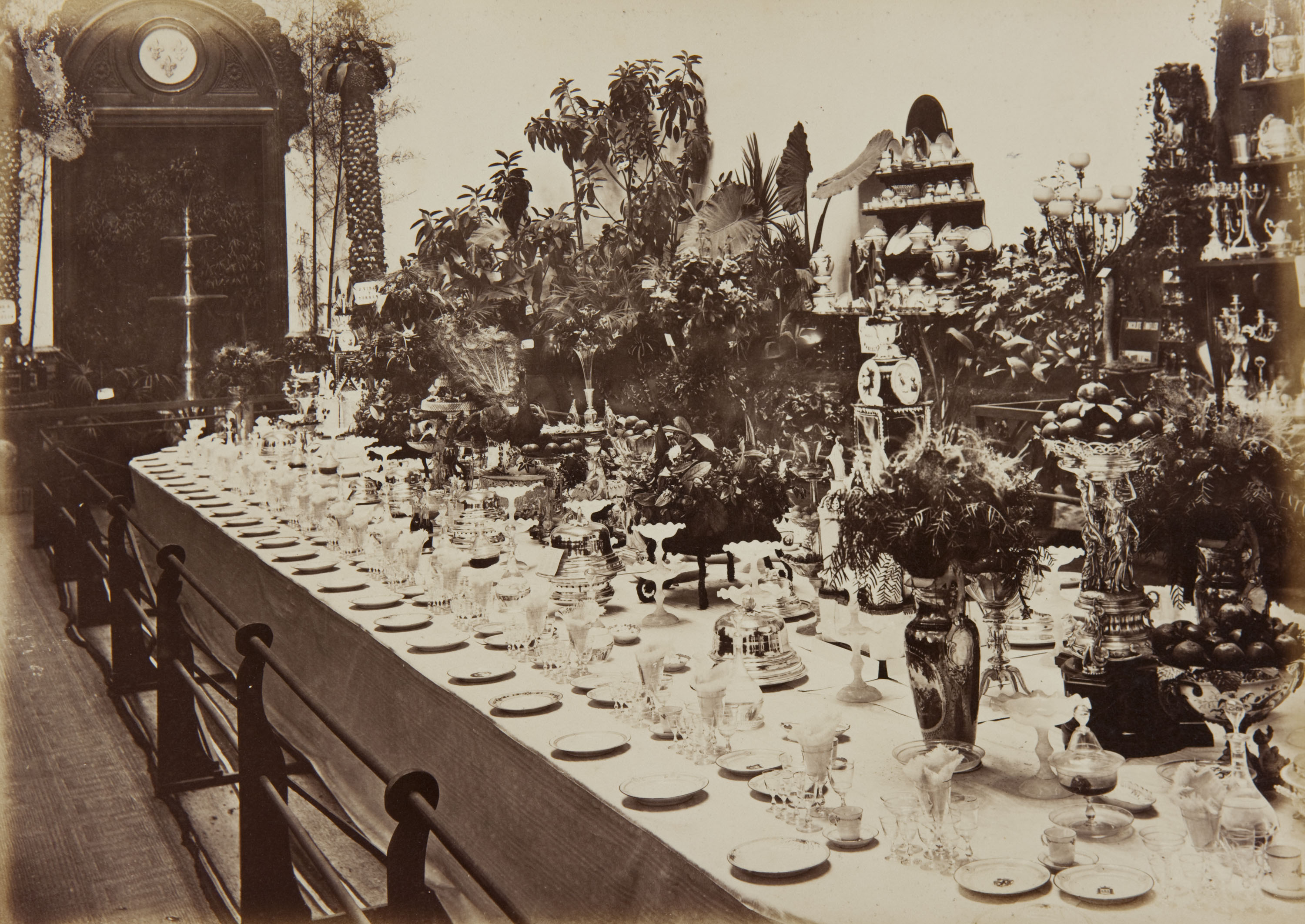 image for: Joan Martí  - Piso principal[,] parte Oeste, Sala nº 1. Comedor de S. M. el Rey desde la entrada[. Universitat de Barcelona] - 1877