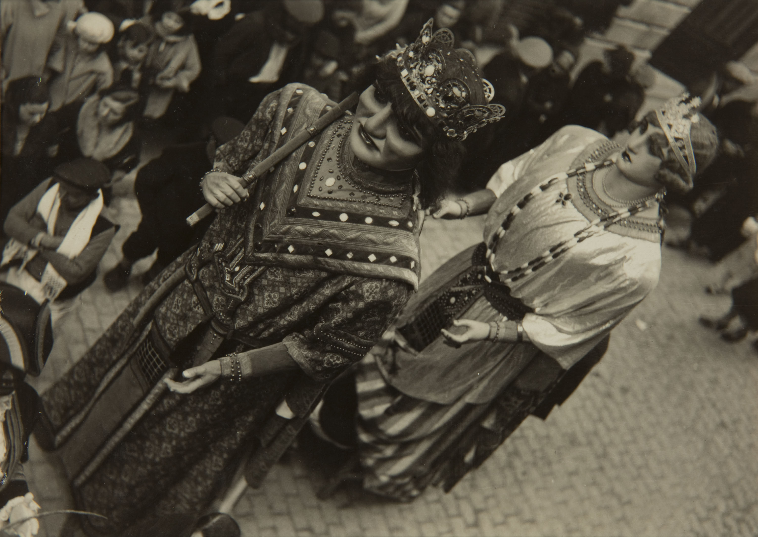 image for: Pere Català Pic - Els gegants, els gegants... La moixiganga. Belles representacions plàstiques de la Passió - 1931