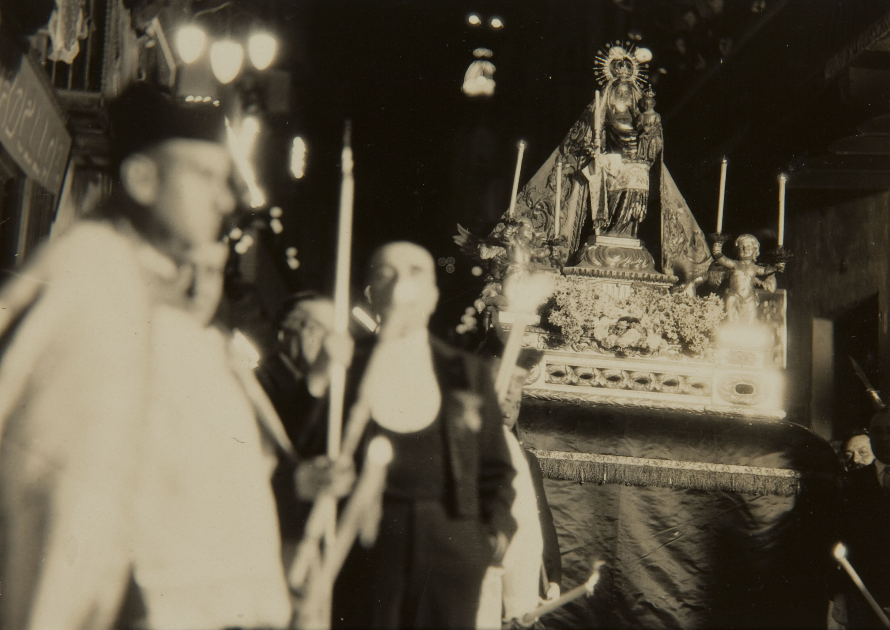 image for: Pere Català Pic - La processó es celebrà amb una pompa i seriositat com escau a la nostra patrona... - 1931